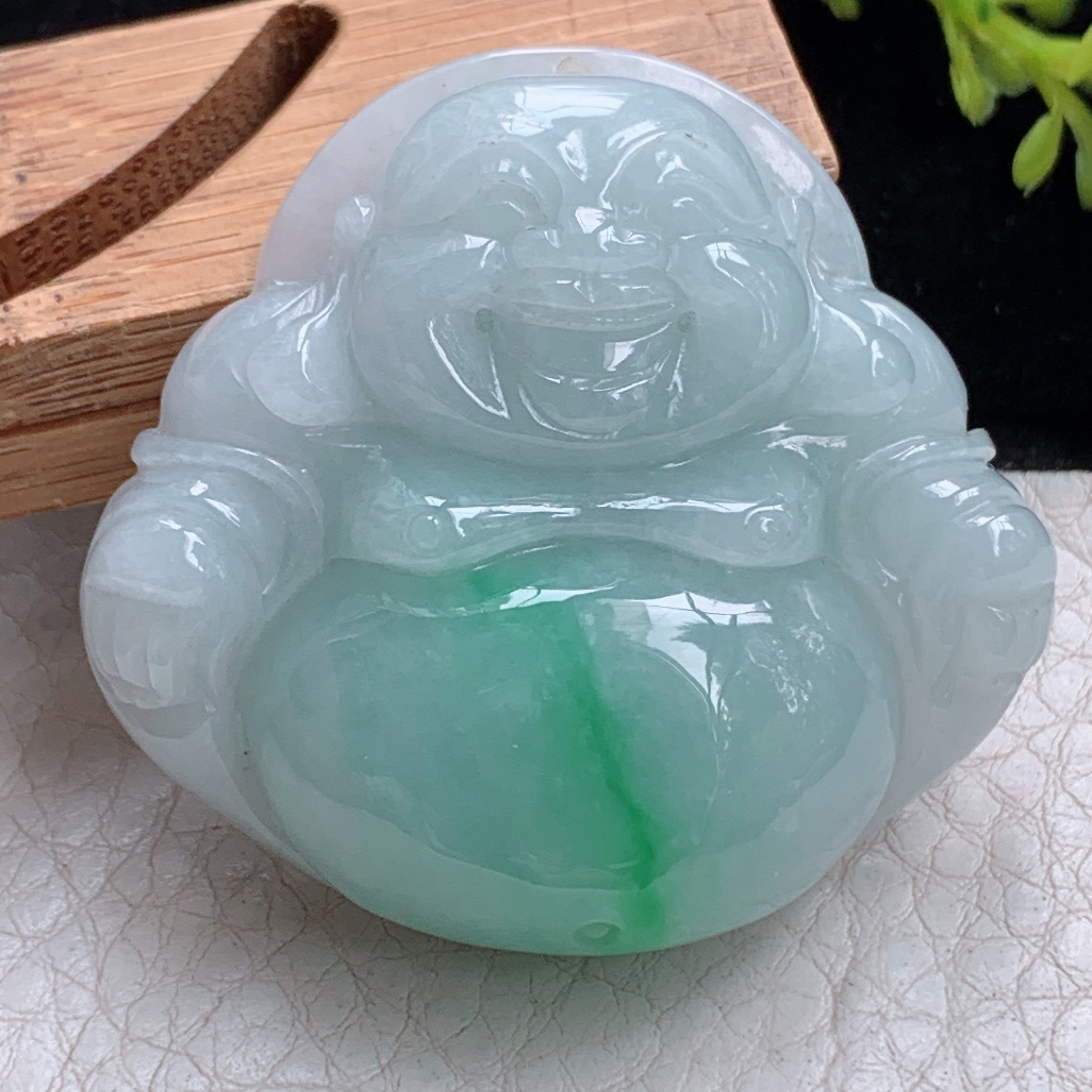 zen实拍44.3*47.8*12.8缅甸翡翠飘金丝绿大佛公吊坠 开心弥勒佛像项坠白底青