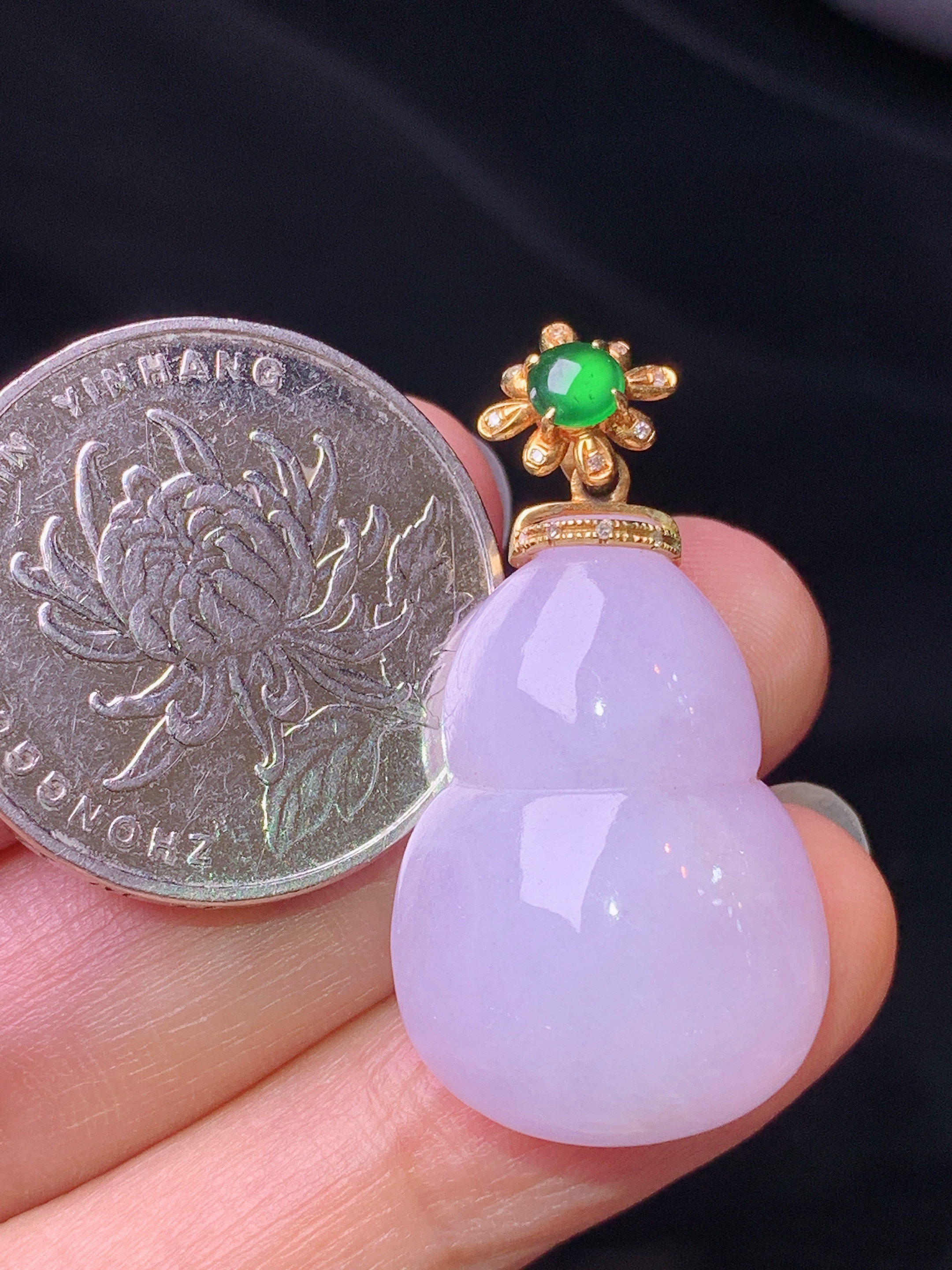 18k金钻镶嵌淡紫罗兰葫芦吊坠 玉质细腻 色泽艳丽清新 水润亮眼 整体尺寸34.8*17.8*9.2e1