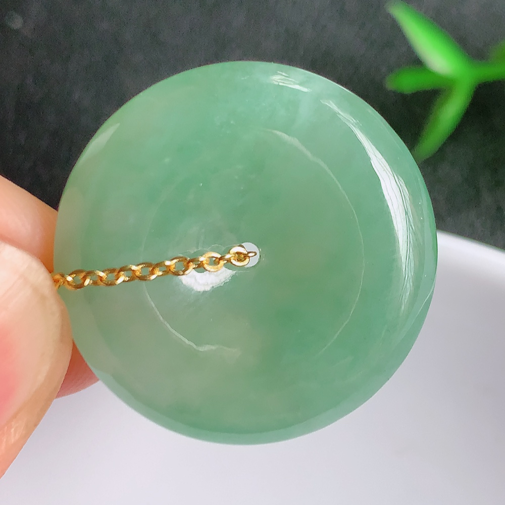 冰润平安扣吊坠，厚装饱满，冰润剔透，细腻水足，种质润泽，飘花灵动，佩戴优雅大气，W357.13   