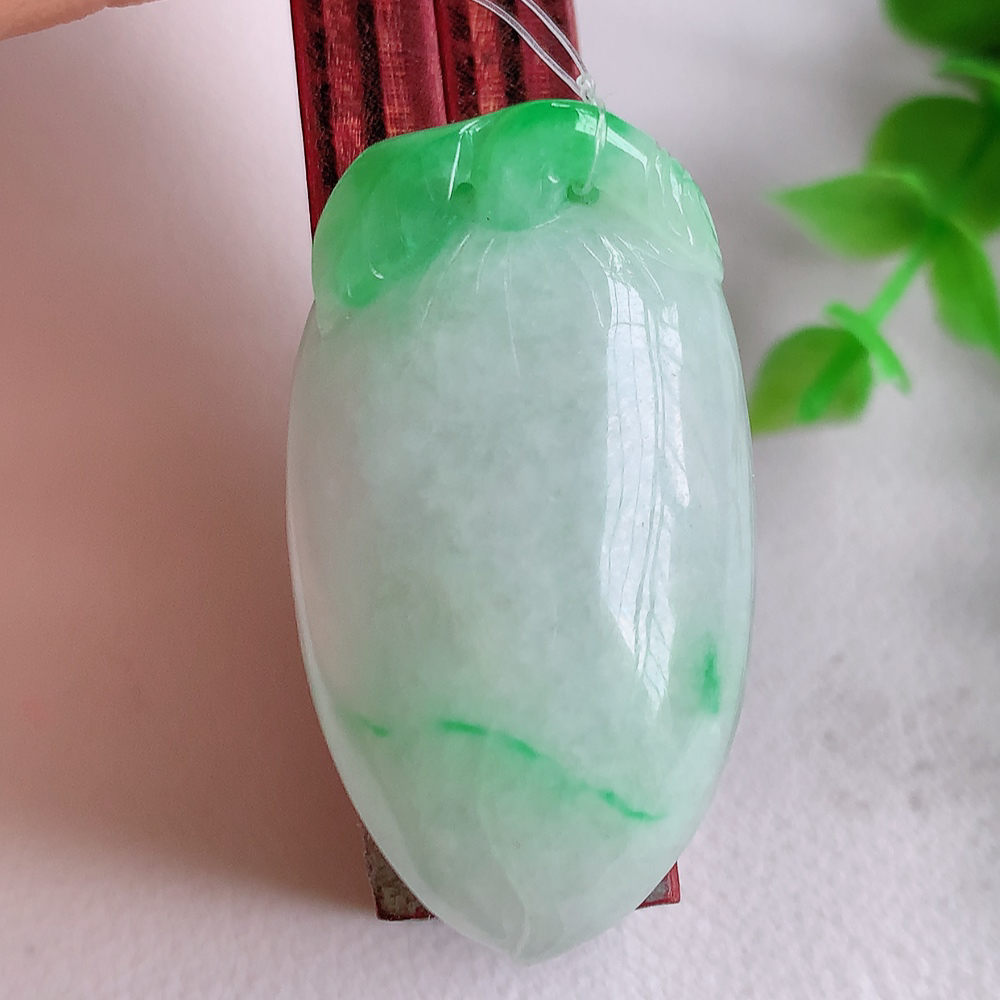 冰润飘阳绿寿桃吊坠 正装翡翠桃子挂件 玉质细腻  水润清新  W49.13 尺寸：37-20.7-15mm