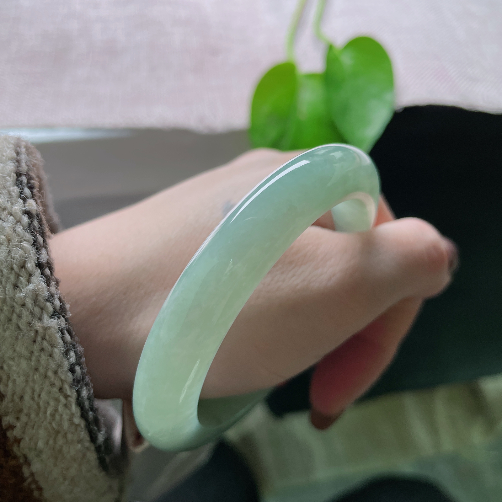 56.2/10.9/9.1，浅绿底正圈，水润，清秀迷人，种老，底子干净，ss51029a