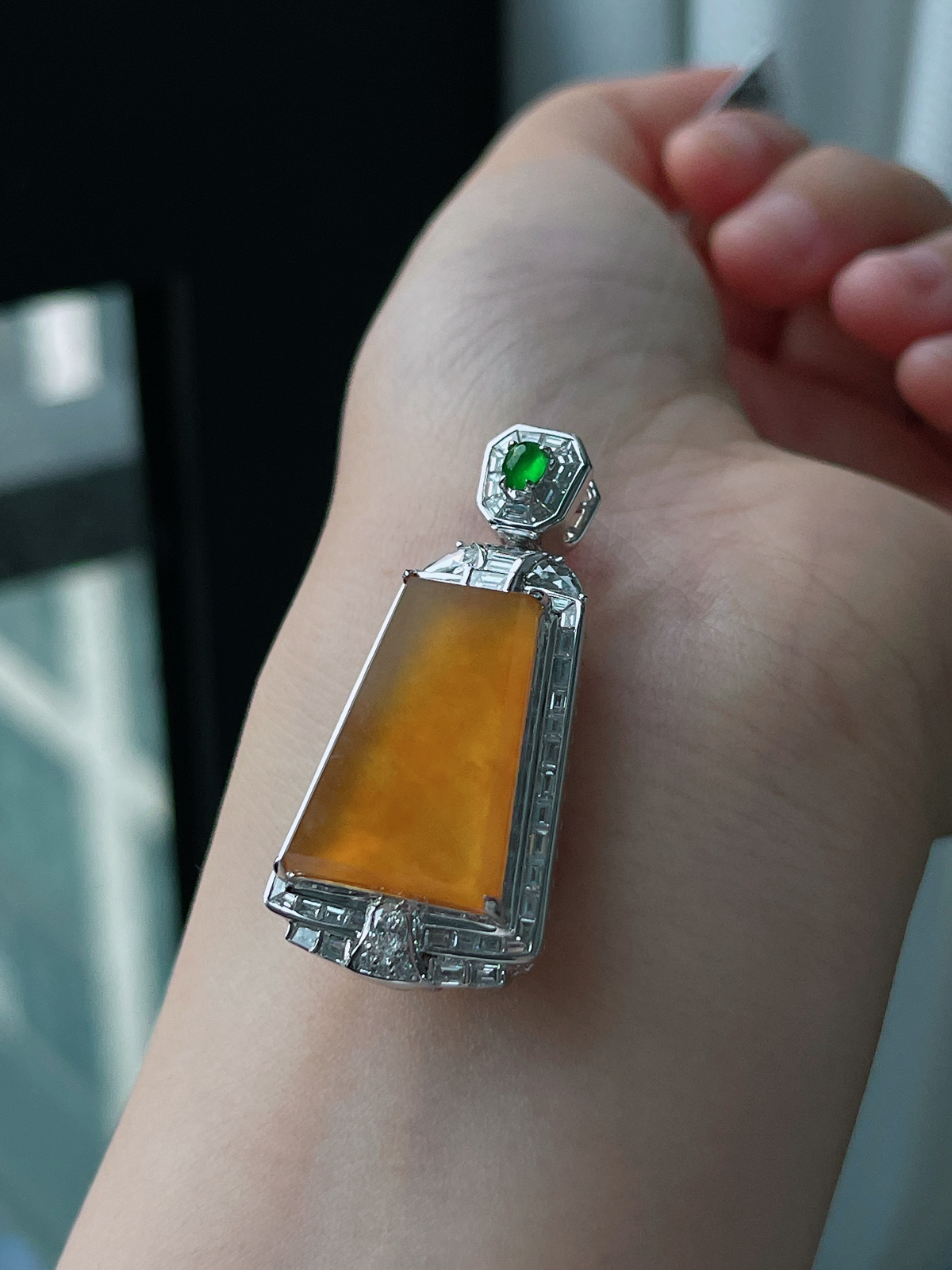 18k金 冰黄翡无事牌挂件