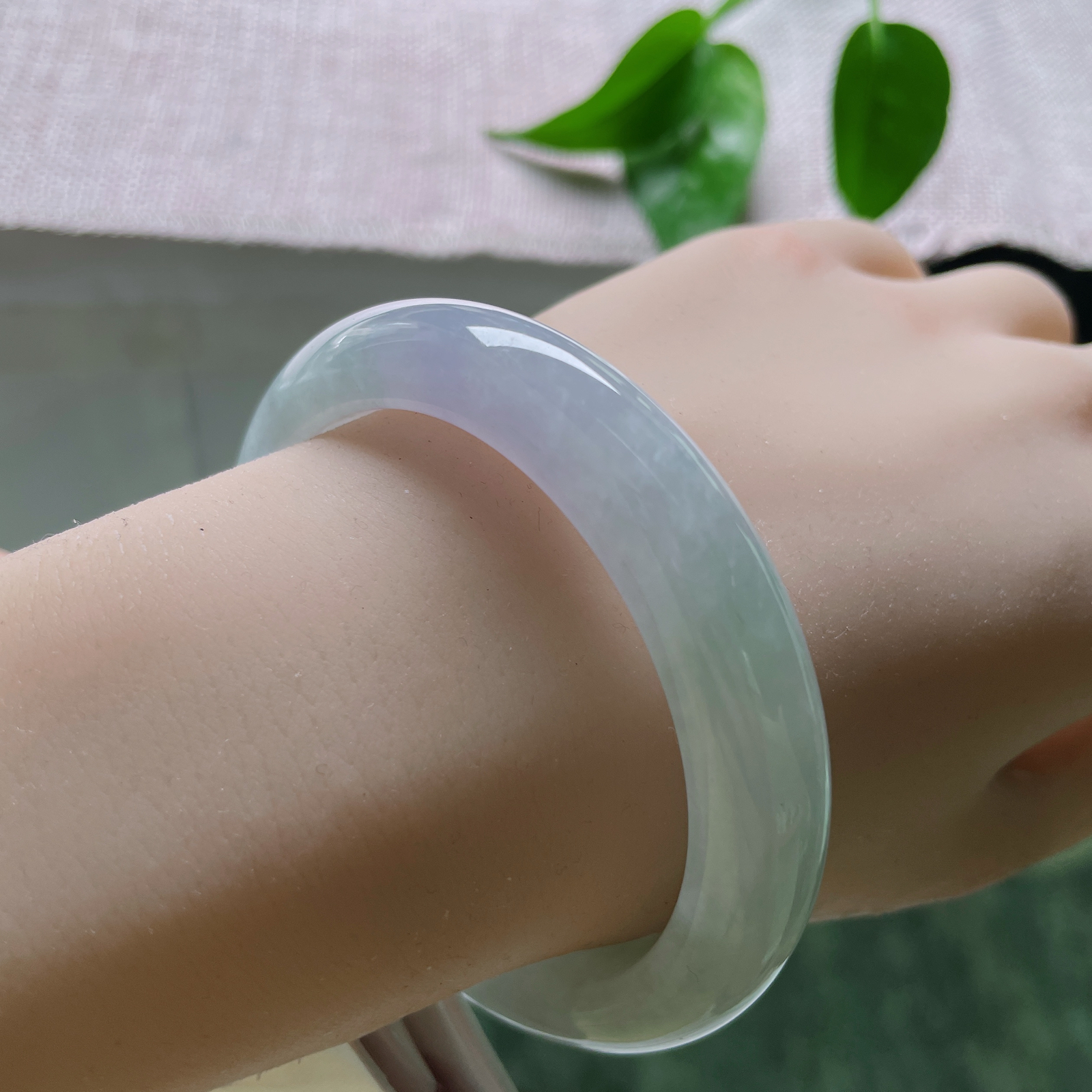 56.2/11.5/8.4，淡紫淡绿正圈，青烟紫雾，绕腕成诗，水润，细腻ss50493a