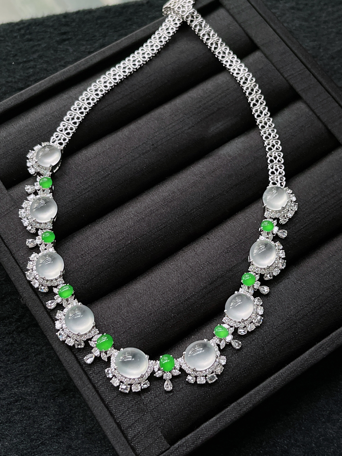 18k金 白冰双眼皮钢蛋翡翠项链