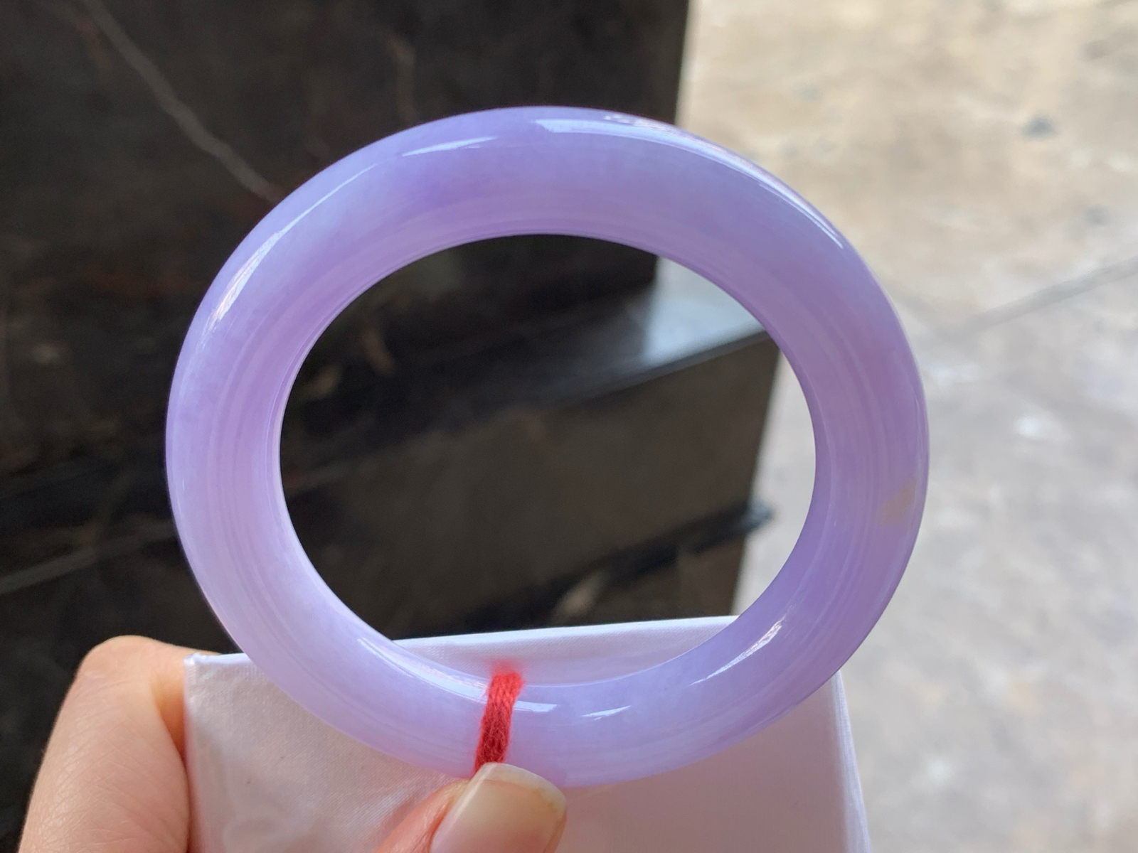 54.5-10

紫罗兰圆条手镯^_^颜色鲜艳 玉质温润