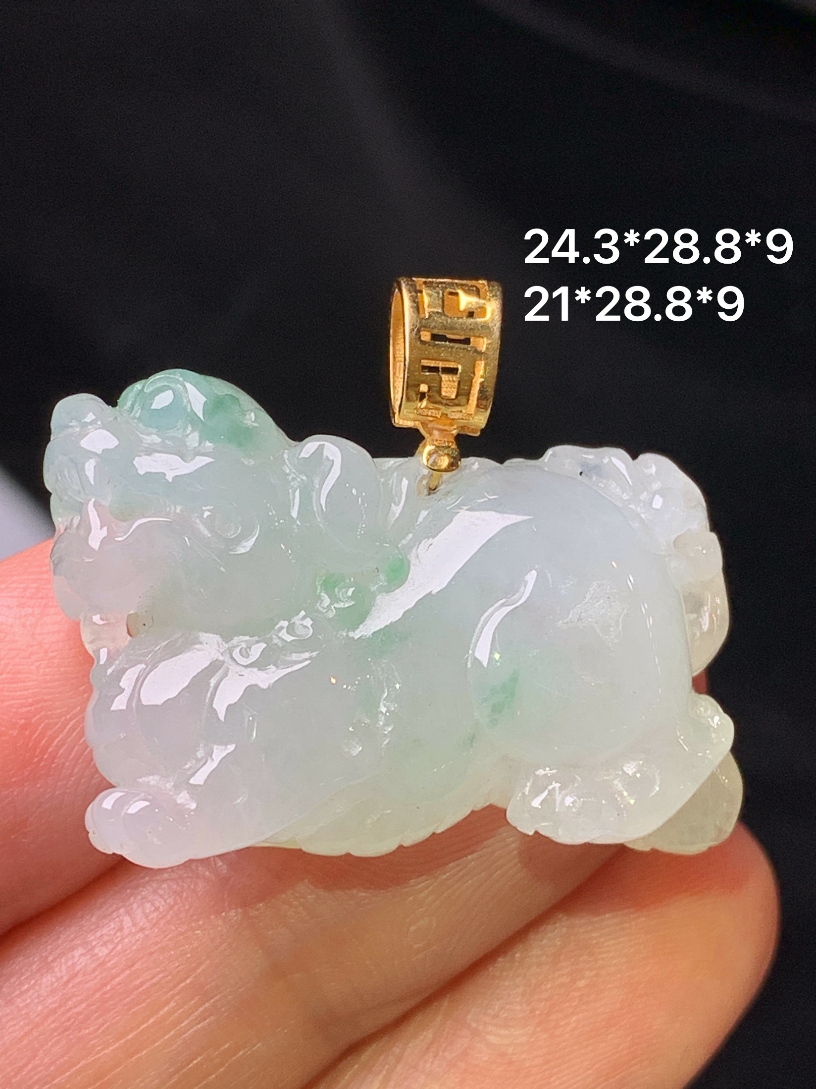 18k金镶嵌冰种唐马吊坠 玉质细腻 水润亮眼 色泽艳丽 整体尺寸24.3*28.8*9j1