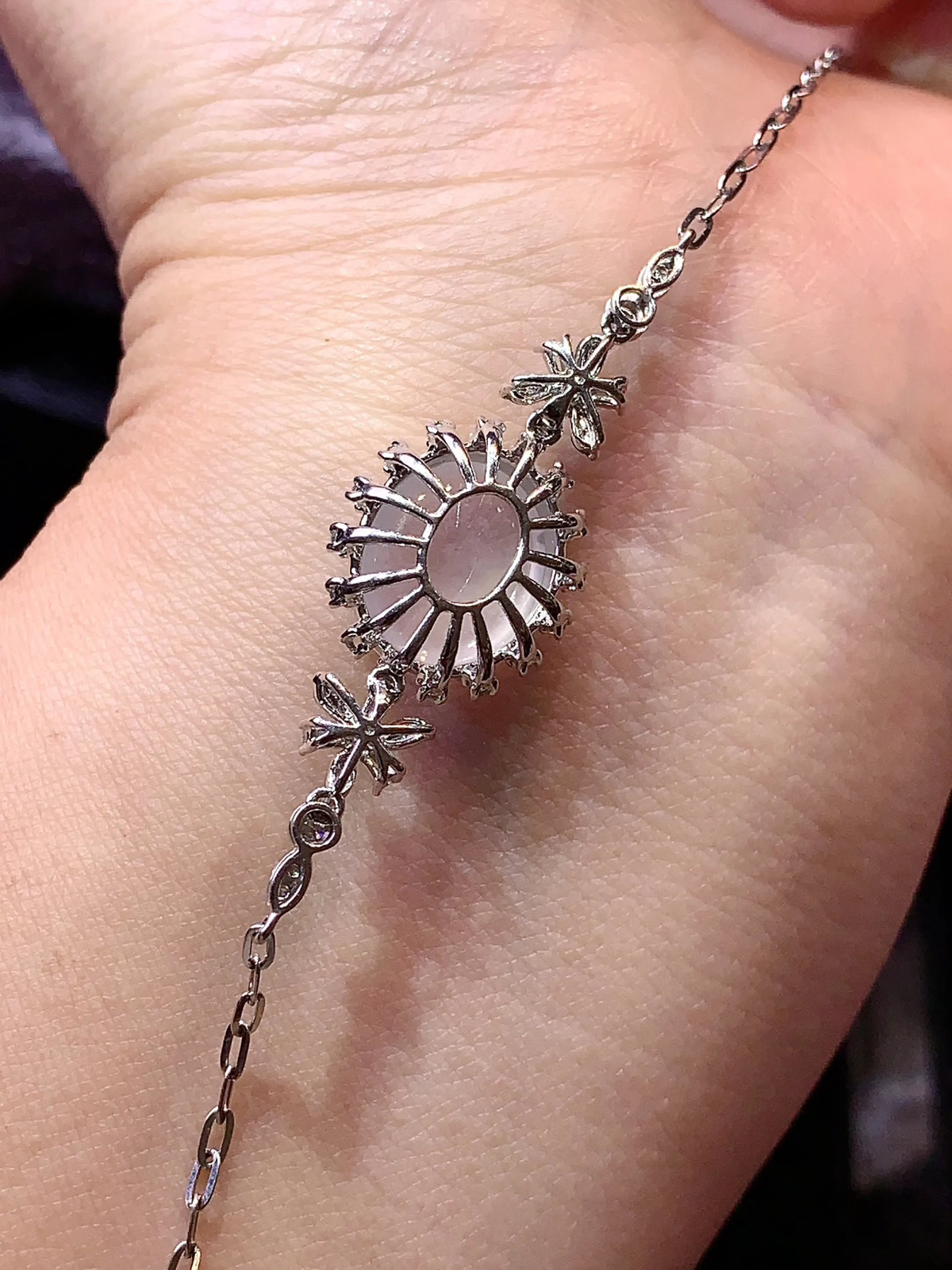 18k金钻镶嵌冰种蛋面手链 玉质细腻 色泽清新艳丽 裸石尺寸12.5*10.5*4