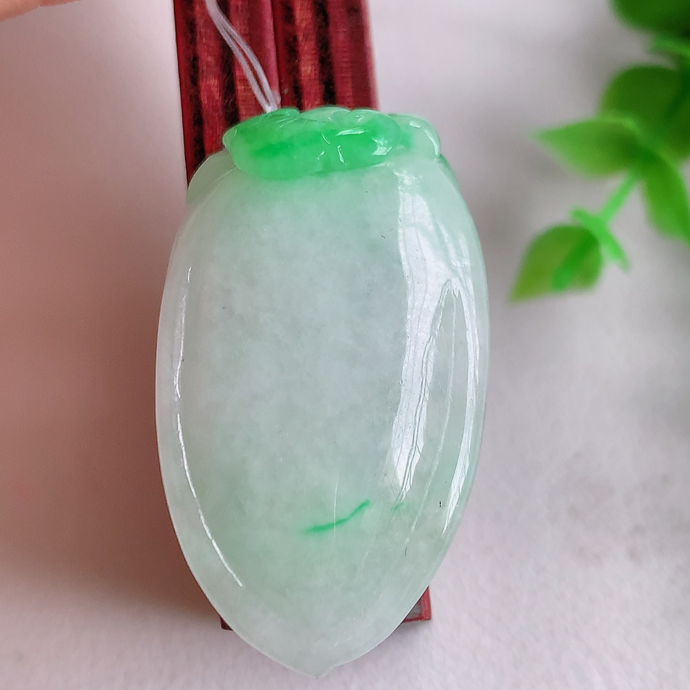 冰润飘阳绿寿桃吊坠 正装翡翠桃子挂件 玉质细腻  水润清新  W49.13 尺寸：37-20.7-15mm