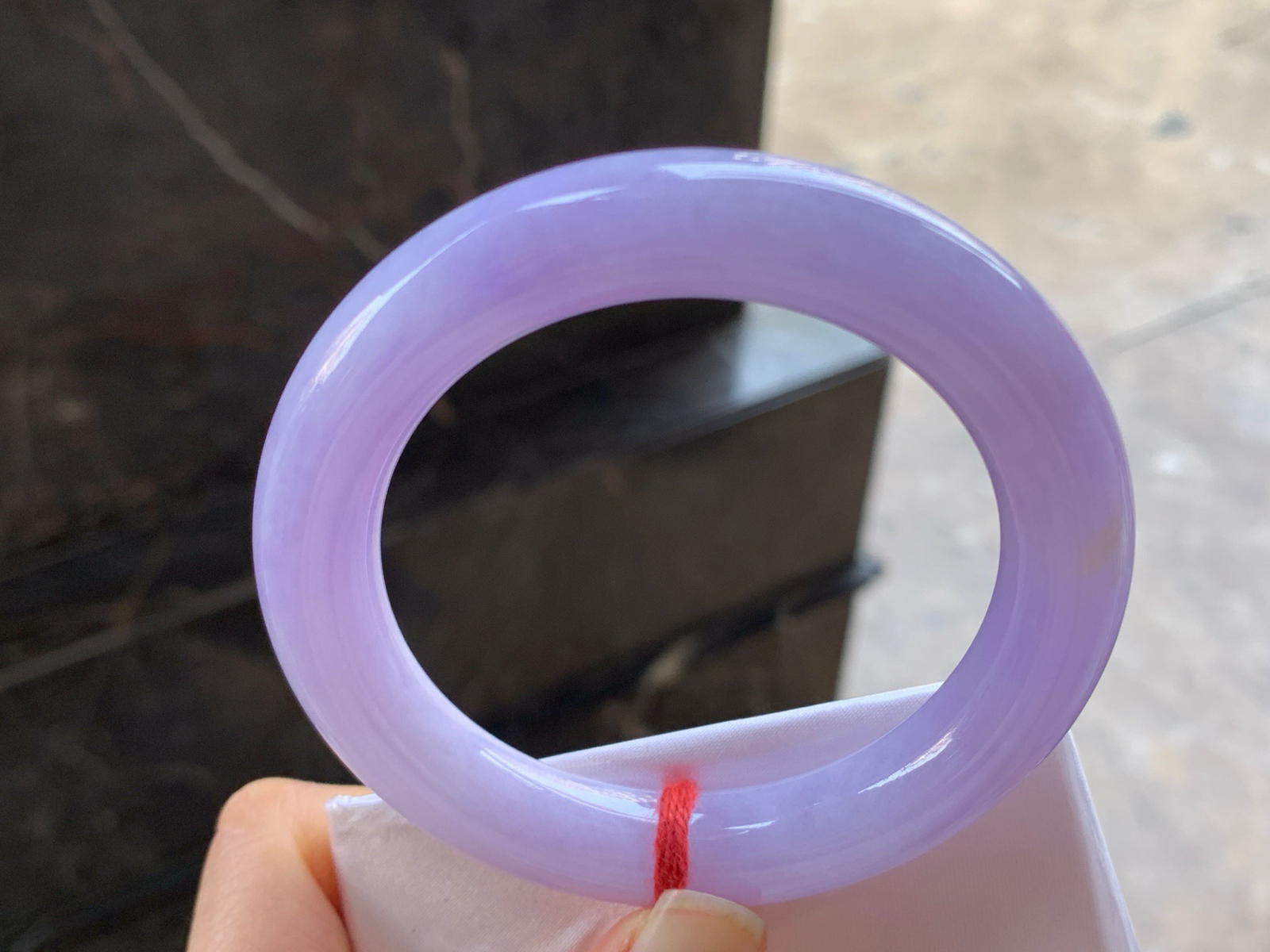 54.5-10

紫罗兰圆条手镯^_^颜色鲜艳 玉质温润