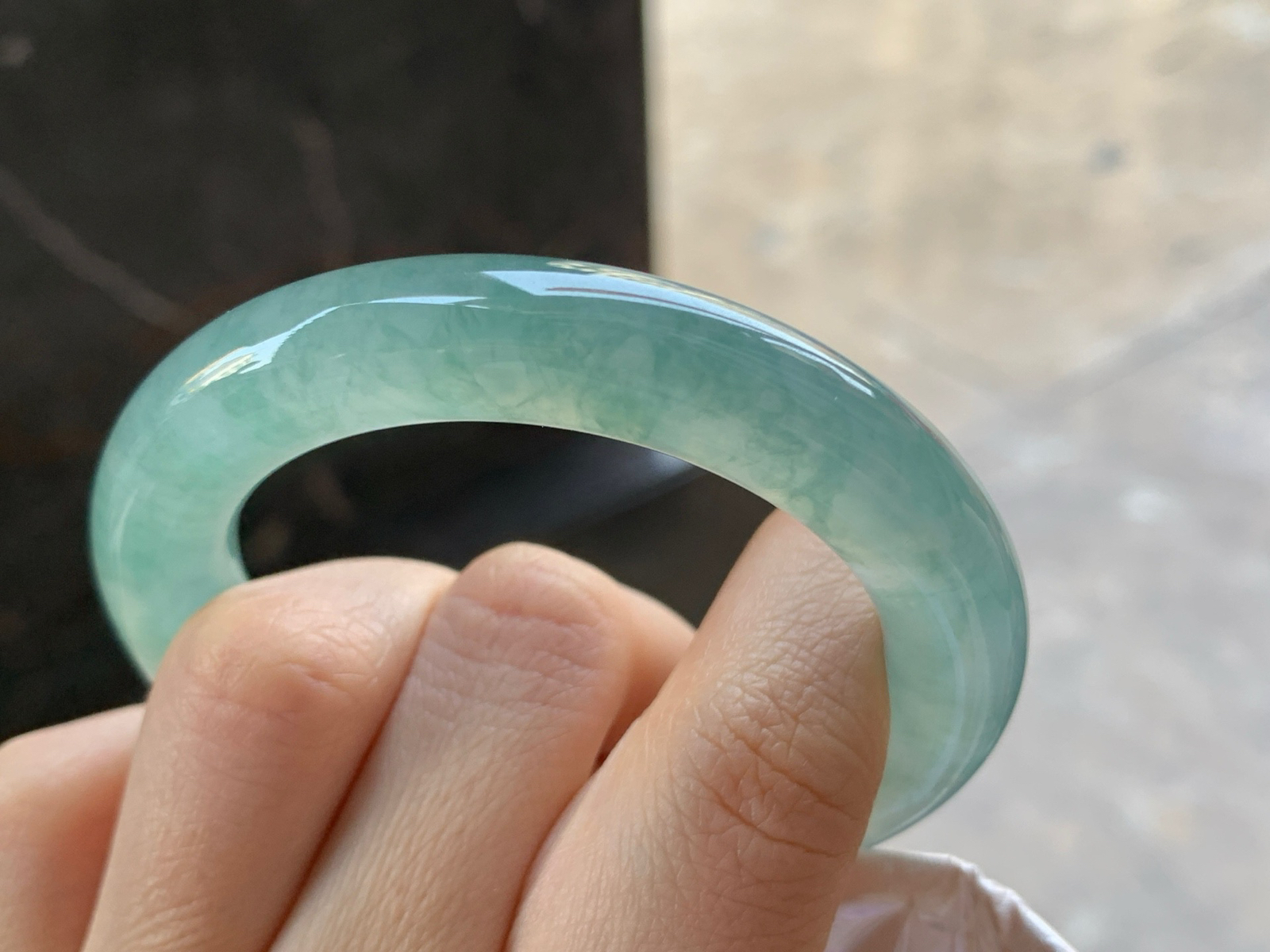 50.5-10.2

冰蓝圆条手镯^_^水润