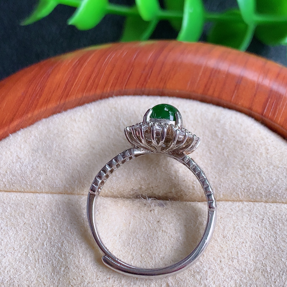 冰润满绿精美环形翡翠戒指  玉质细腻  冰清玉润  飘花灵动  颜色漂亮  W481.13  内径尺