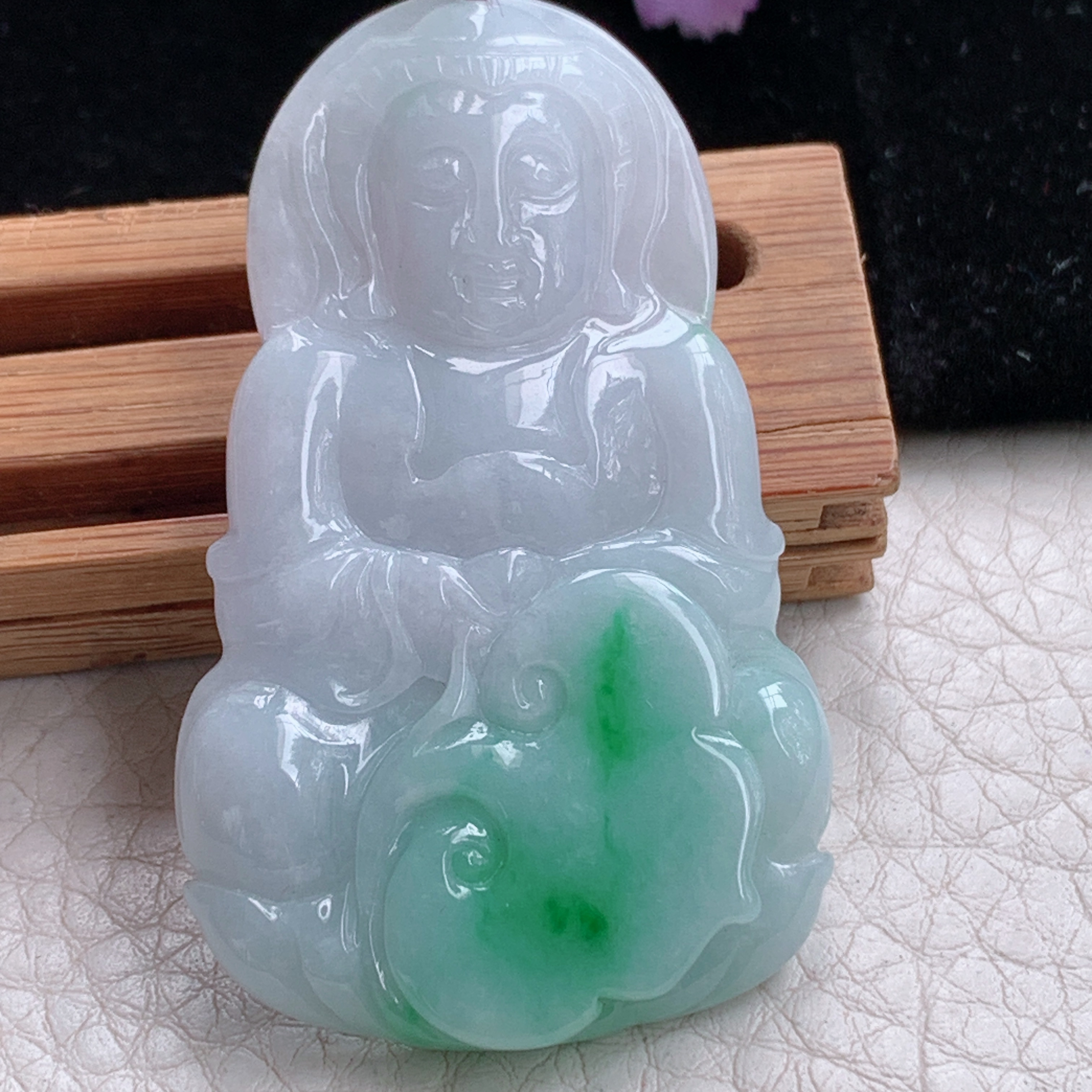 zen实拍53.5*32.6*6.3缅甸翡翠飘绿观音菩萨吊坠