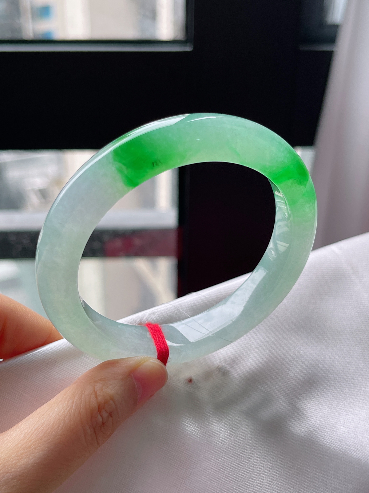 正圈58圈口，翡翠冰糯种飘阳绿手镯