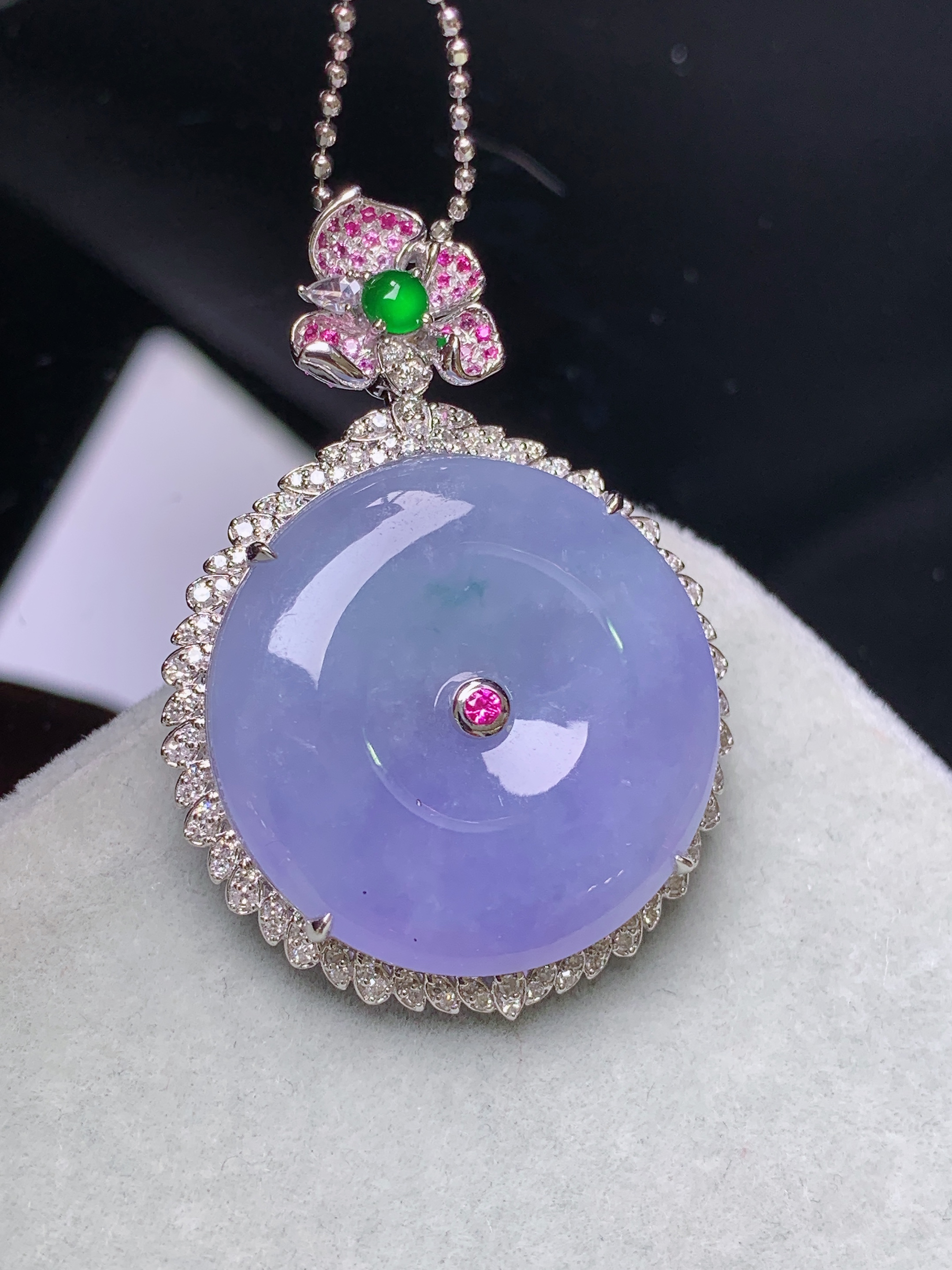 18k金钻镶嵌紫罗兰平安扣吊坠 玉质细腻 水润亮眼 色泽艳丽 整体尺寸39.2*27.5*7.2t1