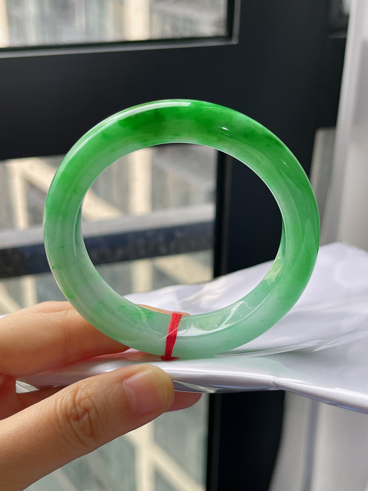 正圈55.1圈口，翡翠糯化种飘绿手镯