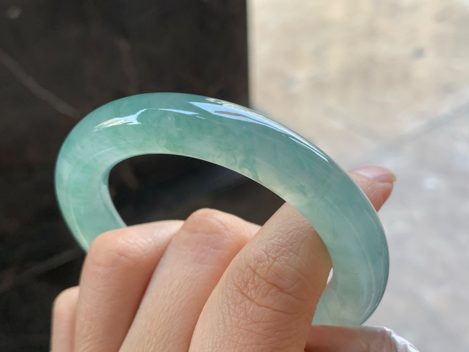 50.5-10.2

冰蓝圆条手镯^_^水润