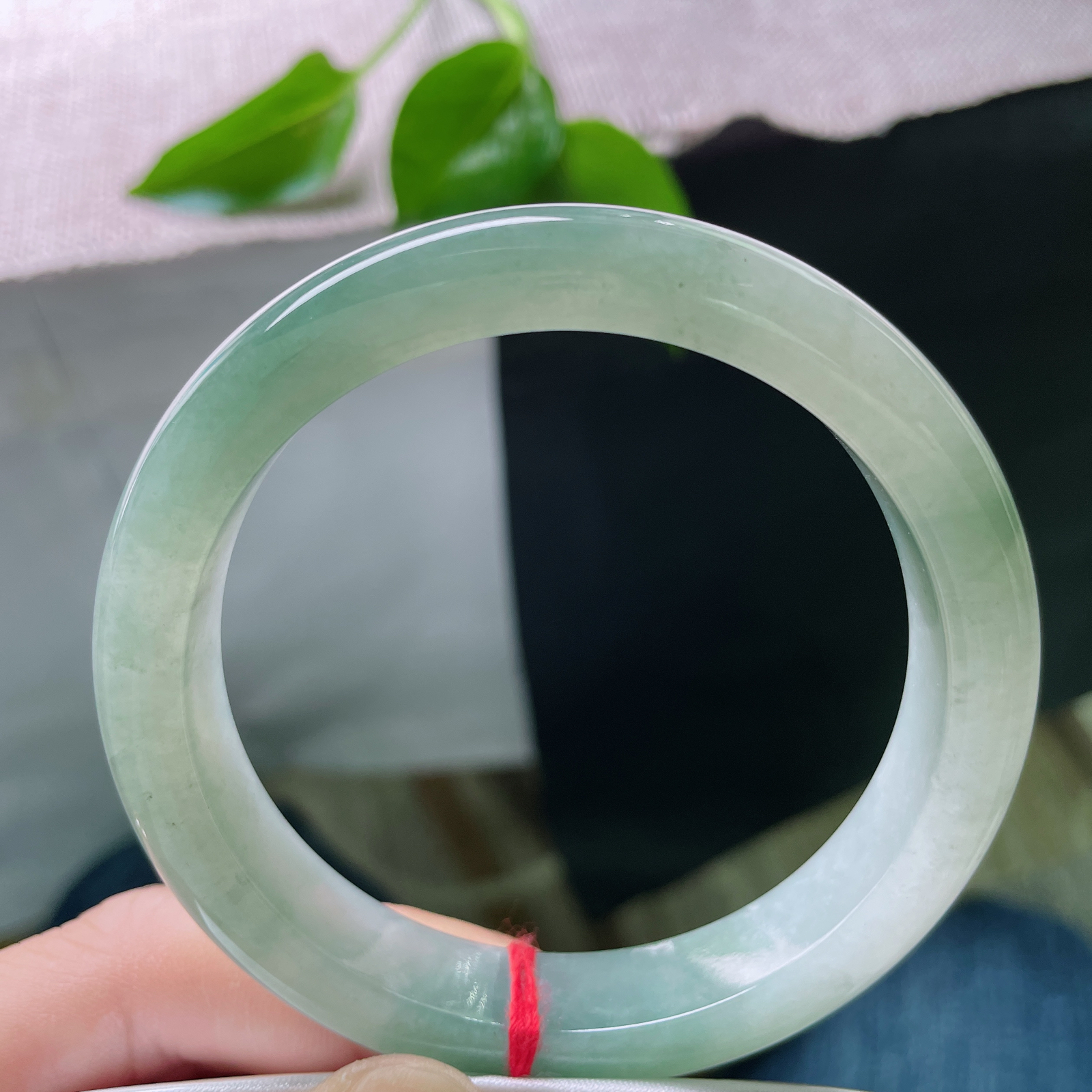 60/12.1/8.6，湖水蓝正圈，油润有光泽，大圈口，种老，沉鱼落雁，棉线..