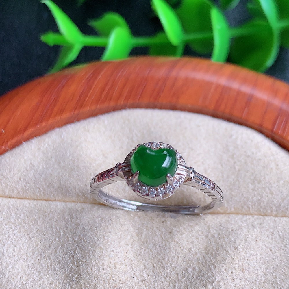 冰润满绿精美环形翡翠戒指  玉质细腻  冰清玉润  飘花灵动  颜色漂亮  W481.13  内径尺