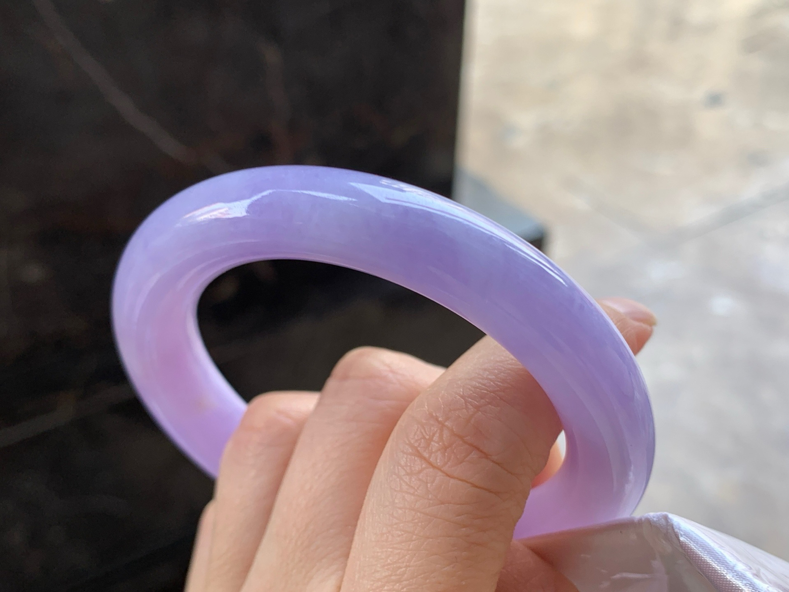 54.5-10

紫罗兰圆条手镯^_^颜色鲜艳 玉质温润