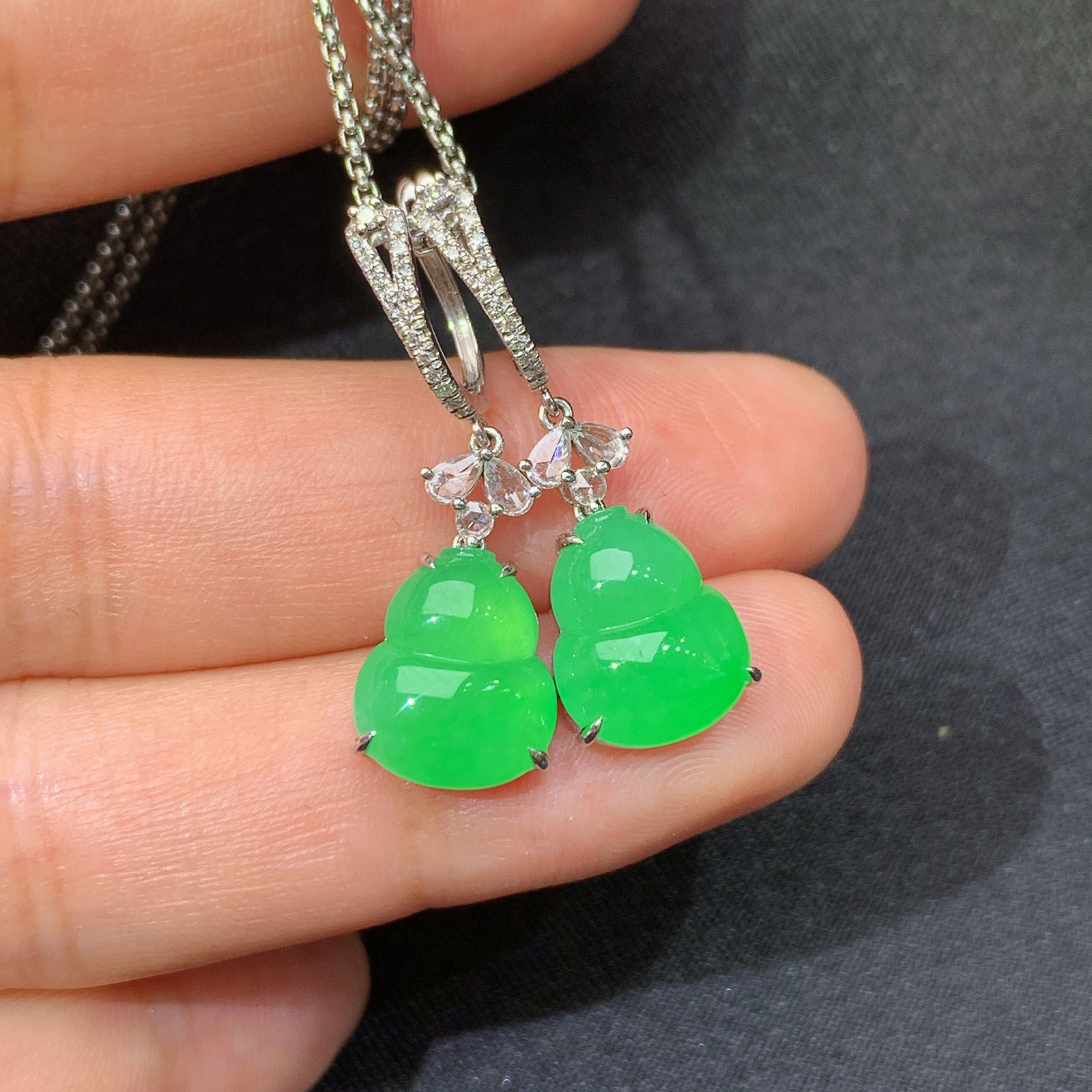 冰阳绿葫芦耳坠，18k金镶嵌，简约时尚，冰润色阳，种水足，L6 尺寸10.9*9*3