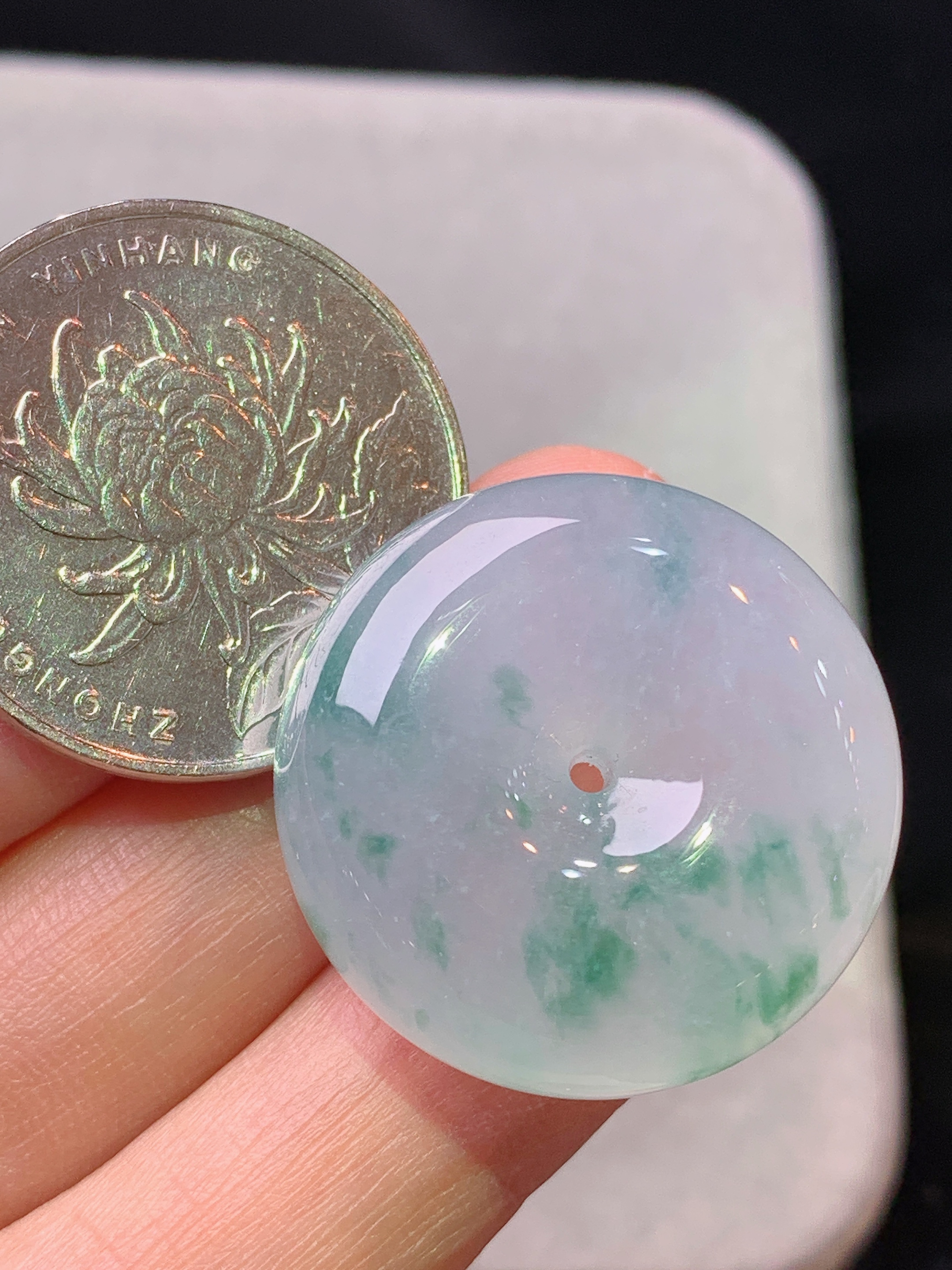 冰飘花平安扣吊坠 玉质细腻 色泽艳丽清新 水润亮眼 整体尺寸25.3*9.8m2