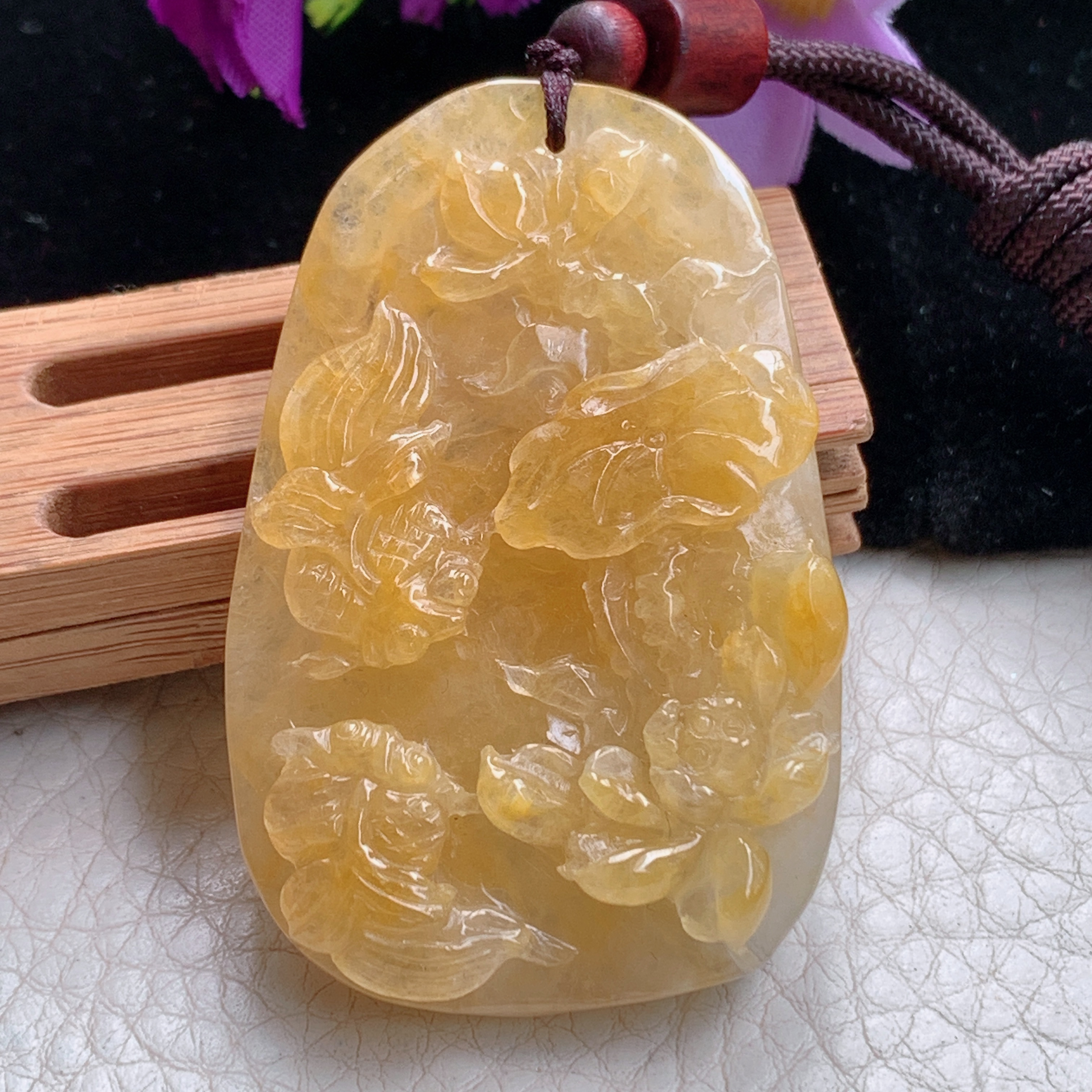 zen实拍55.2*35.8*10.3缅甸翡翠黄翡年年有鱼吊坠 荷叶鱼项坠