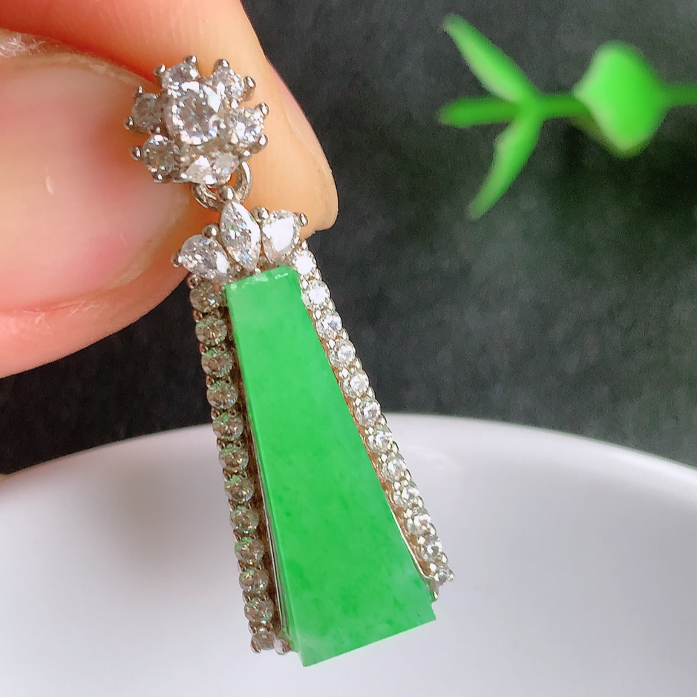 冰润满绿无事牌翡翠吊坠，平平安安，万事如意，沁人心脾，清秀高雅， 925银饰镶嵌   W357.13