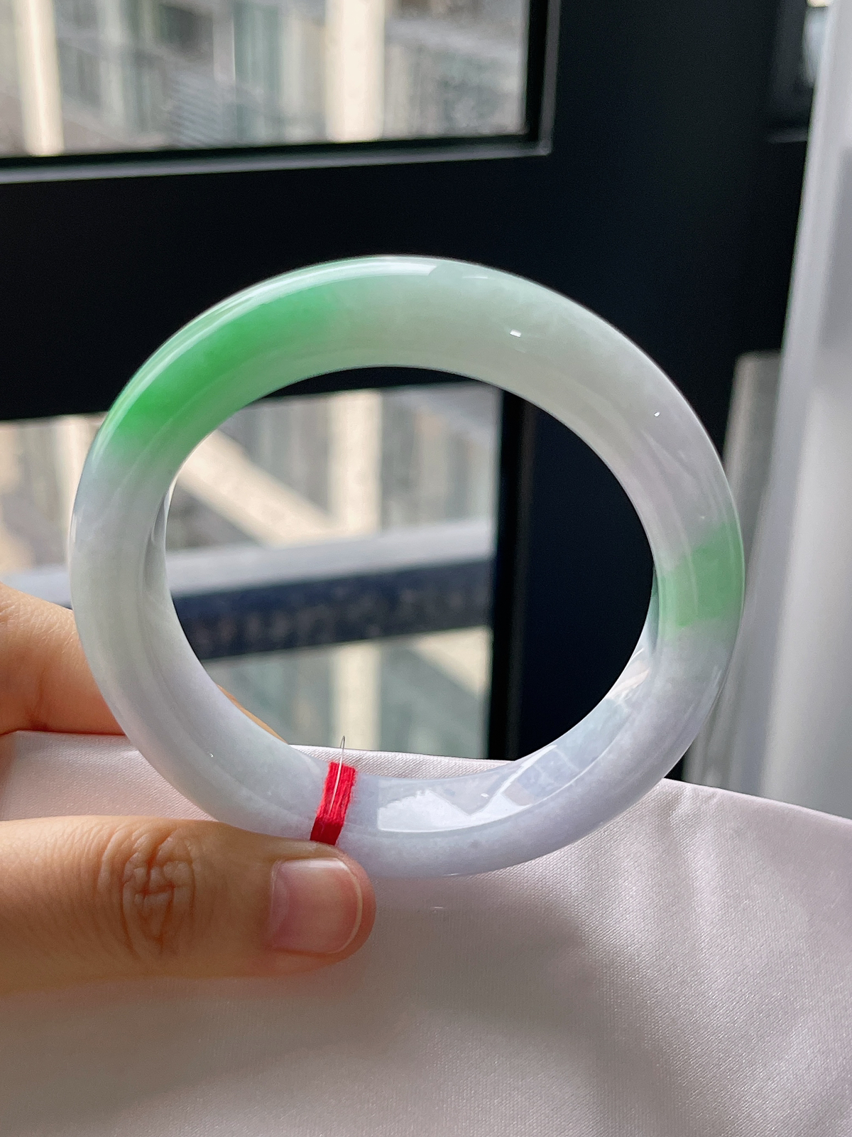 正圈56.9圈口，翡翠冰糯种春带彩手镯