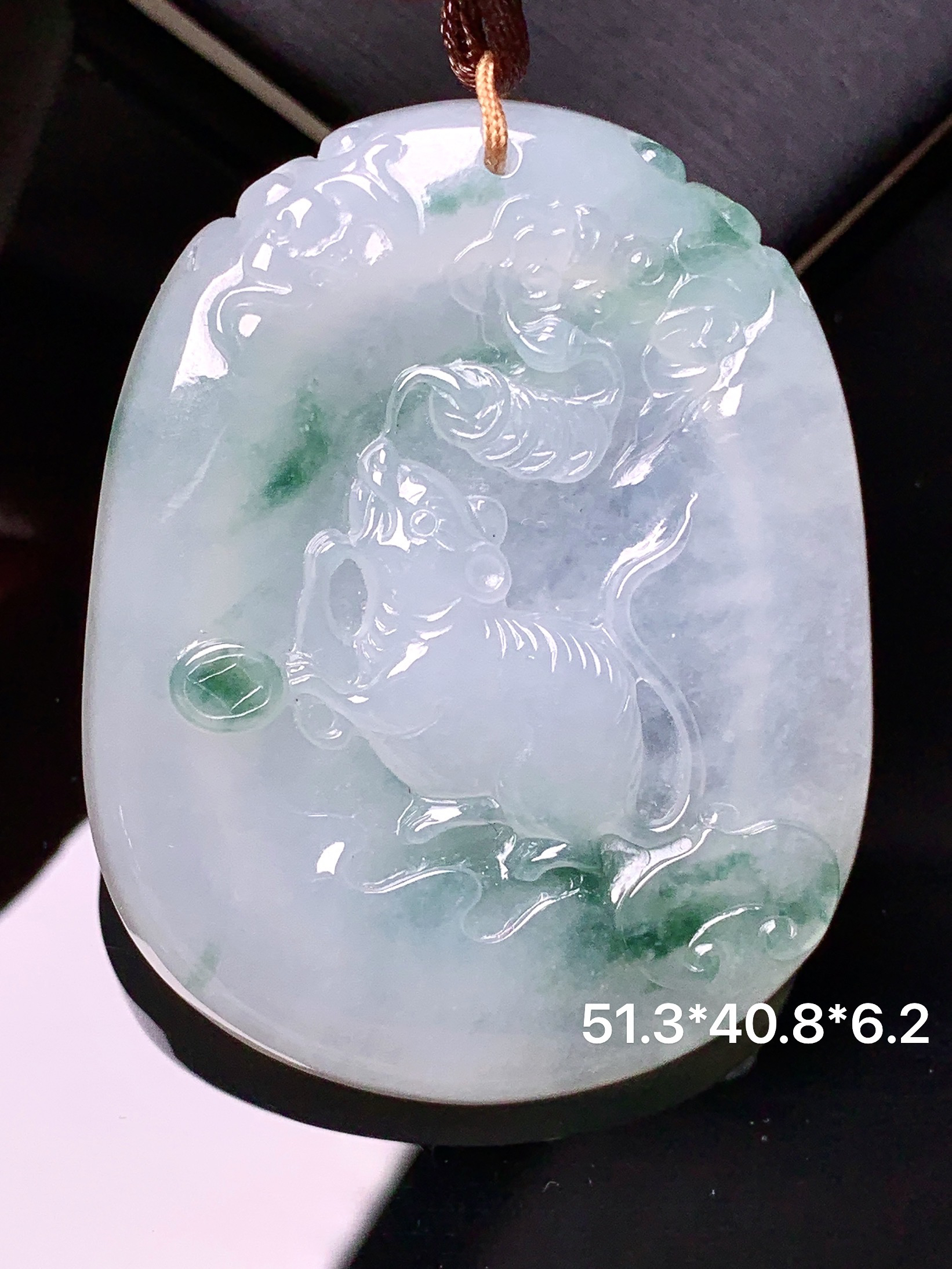 飘绿生肖鼠吊坠 玉质细腻 水润亮眼 色泽艳丽 整体尺寸51.3*40.8*6.2b2