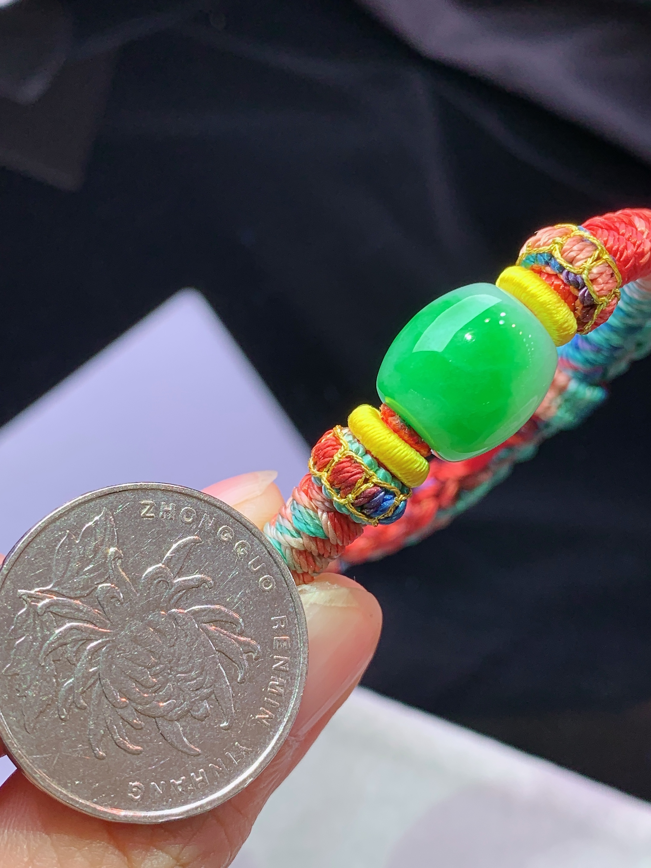 阳绿路路通手链 玉质细腻 水润亮眼 色泽艳丽 整体尺寸12