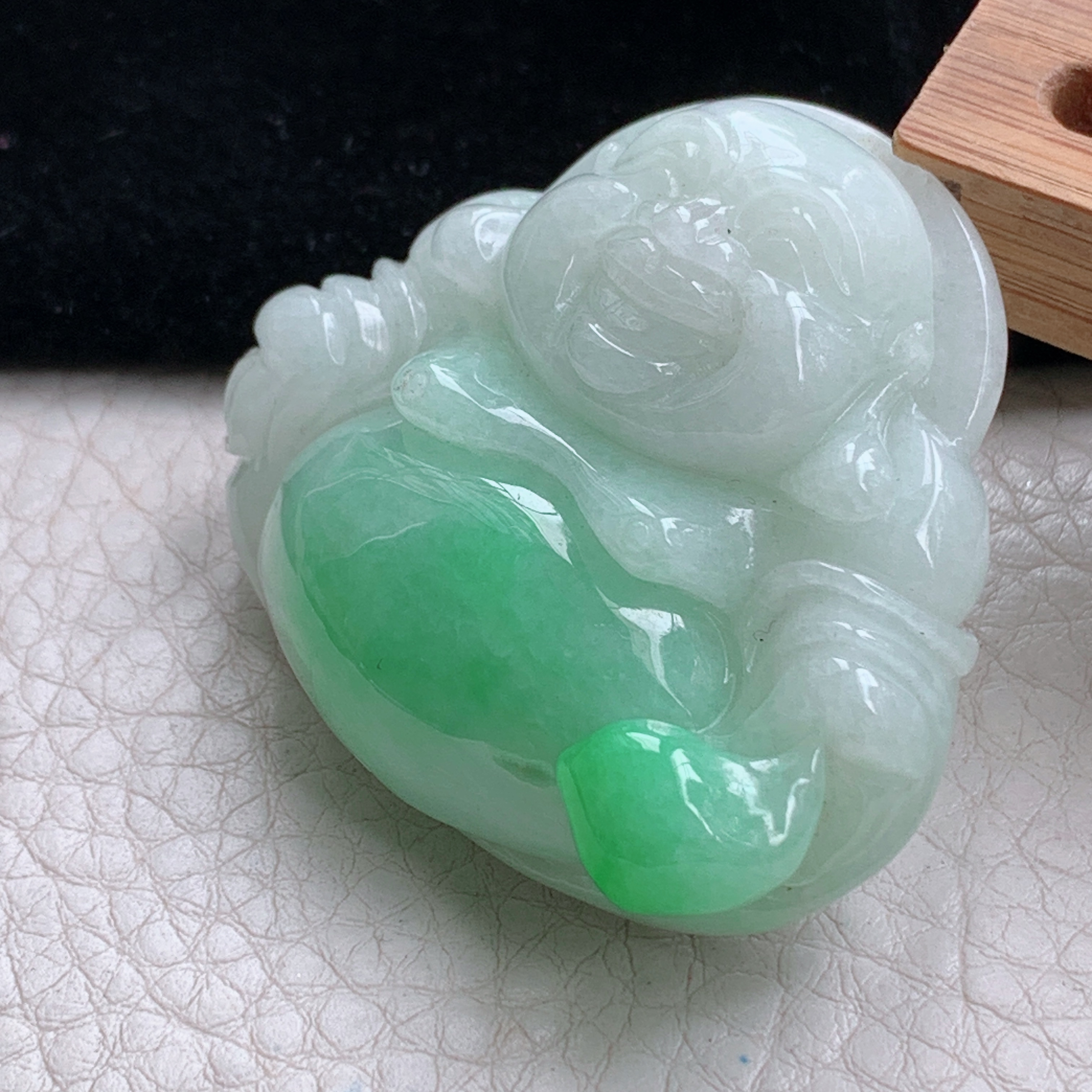 zen实拍42*47*12.8缅甸翡翠飘绿佛公吊坠大肚弥勒佛像项坠白底青