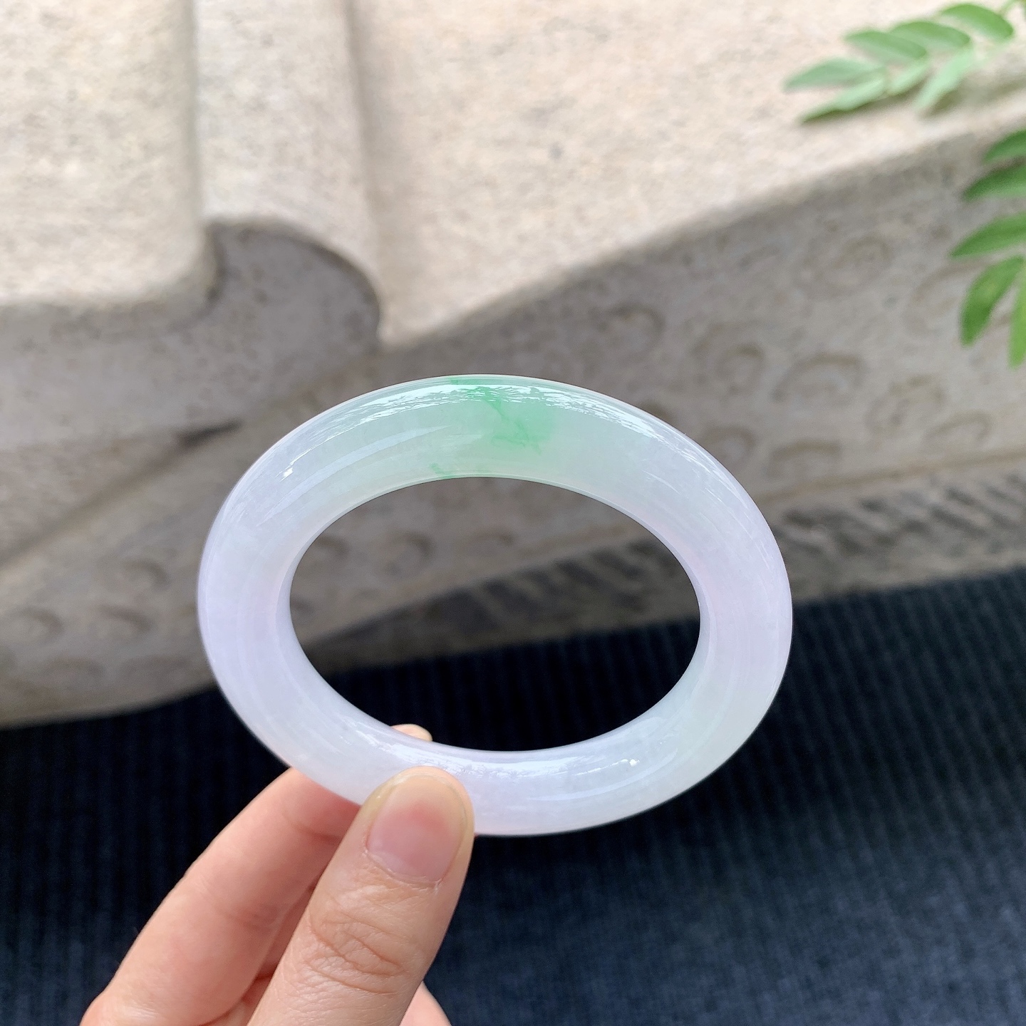 圆条53 54 圈口54.8/11.6/11.4 冰糯淡春彩，水润，种老，细腻，打灯有絮线G6032234