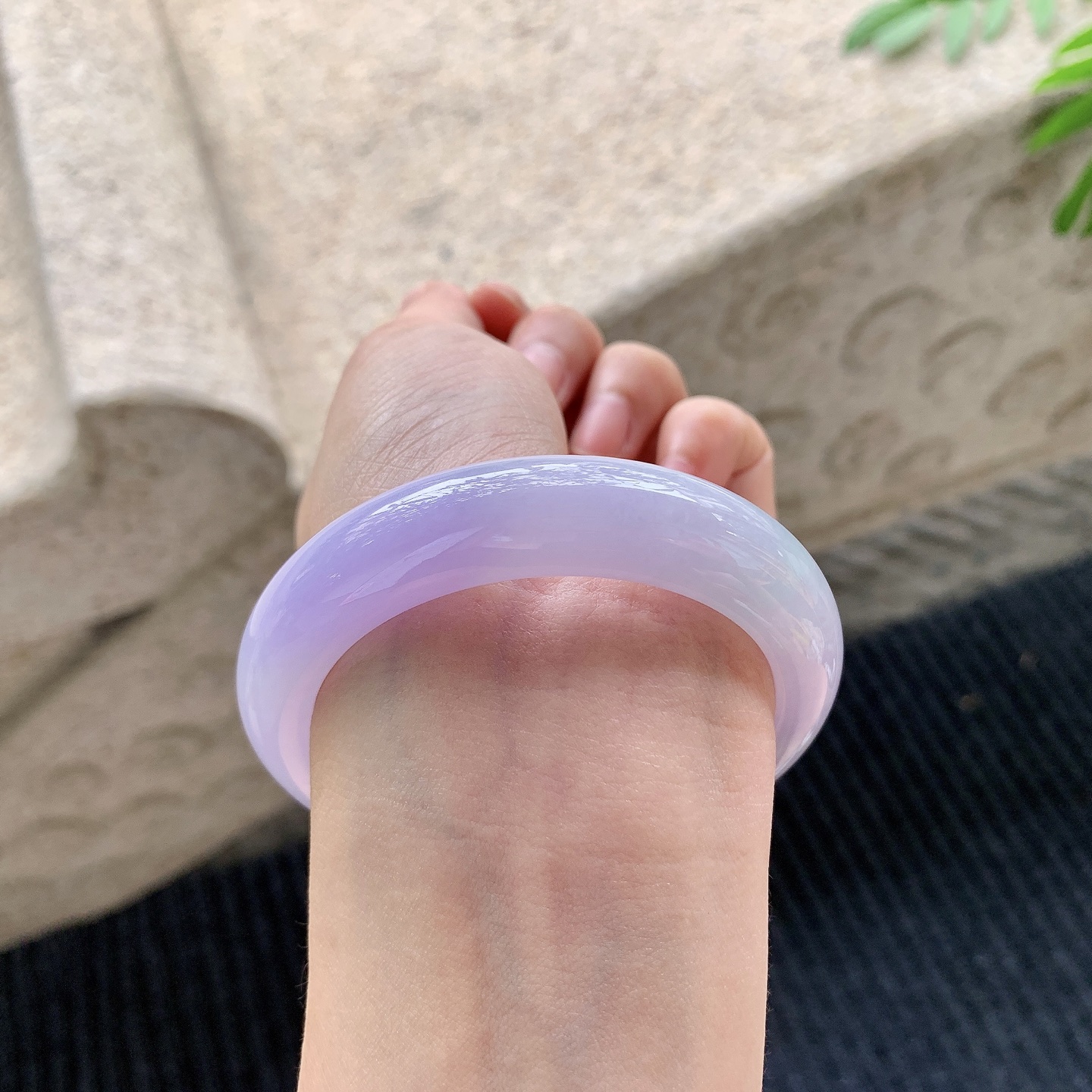 正圈52 53【圈口】53.6/13/9【编码】A1041523【描述】细糯紫罗兰，水润，种老，细腻，无裂