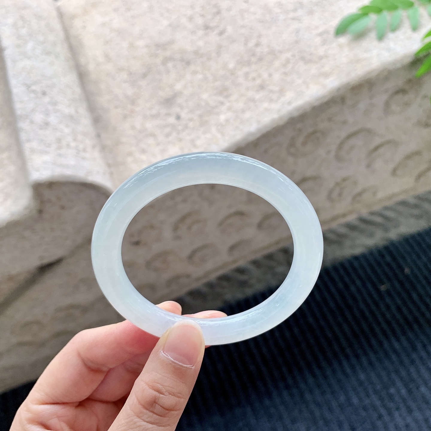 圆条52 53【圈口】53/8.3/8.5【编码】B2041514【描述】糯冰底色，水润，种老，细腻，打灯有棉纹