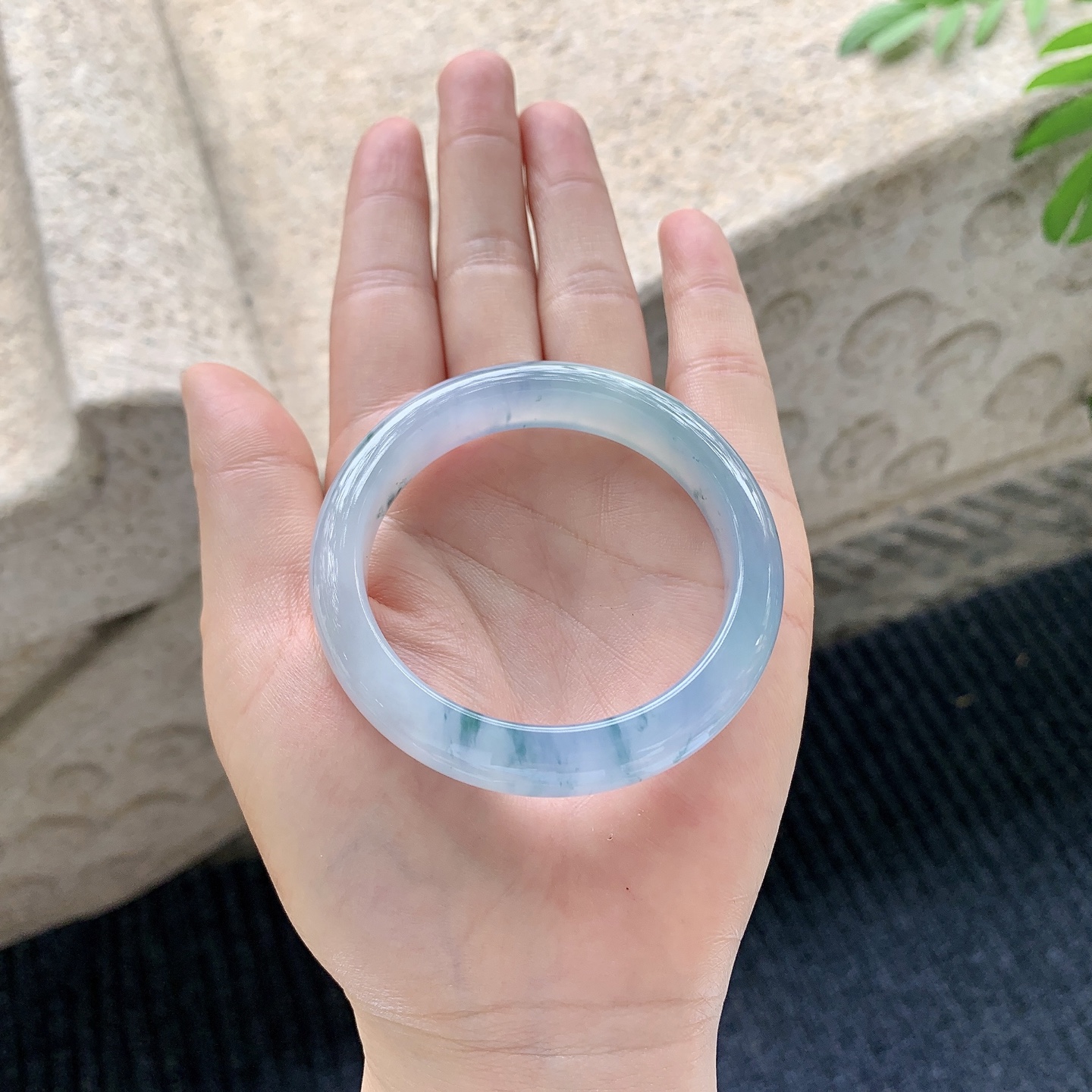 正圈48 49【圈口】49/10.6/7.5【编码】T9041538【描述】冰糯紫罗兰，飘花，水润，种老，细腻，无裂