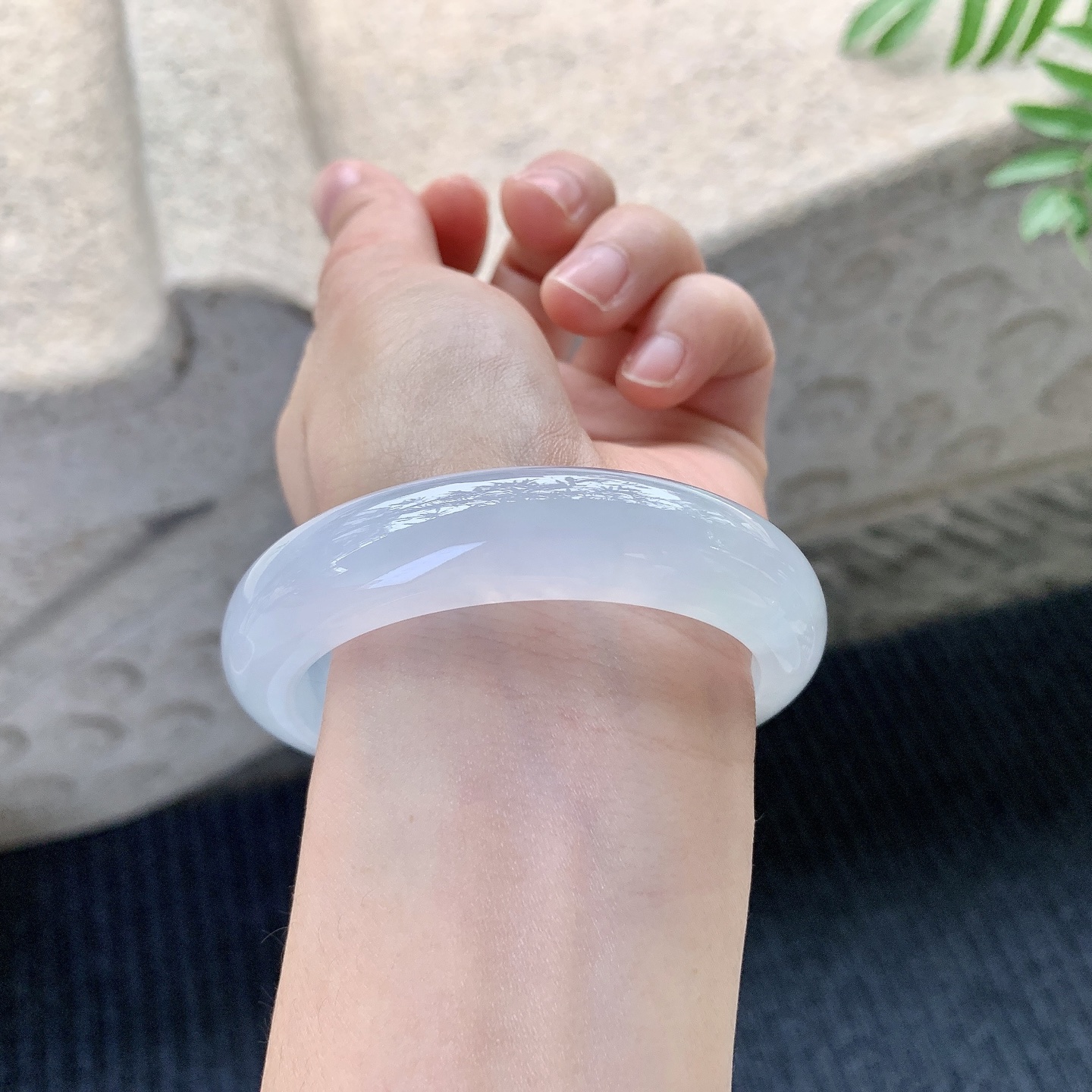 正圈55 56【圈口】56/14/9【编码】HT121411【描述】冰种，清透，水润，种老，细腻，打灯有絮线