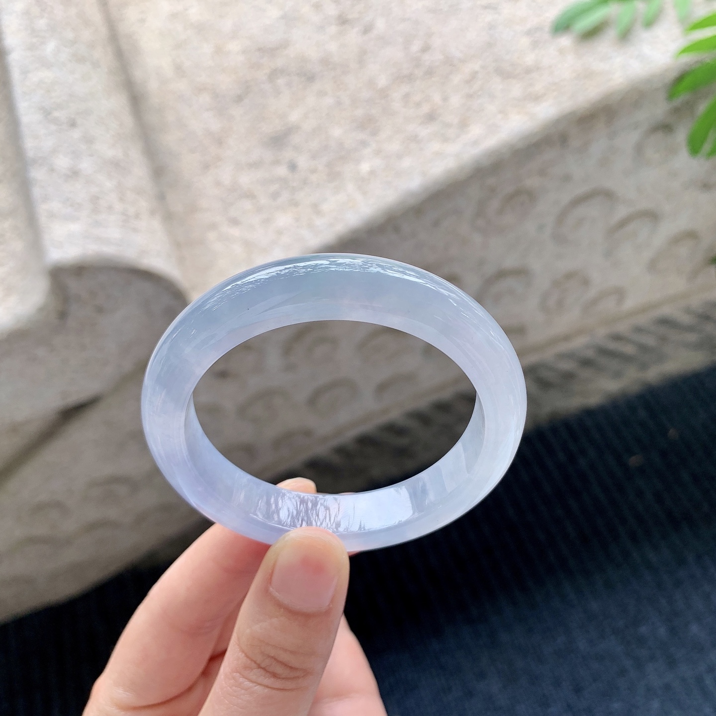 正圈49 50【圈口】50.8/11/8【编码】B2041512【描述】冰糯紫罗兰，水润，种老，细腻，无裂