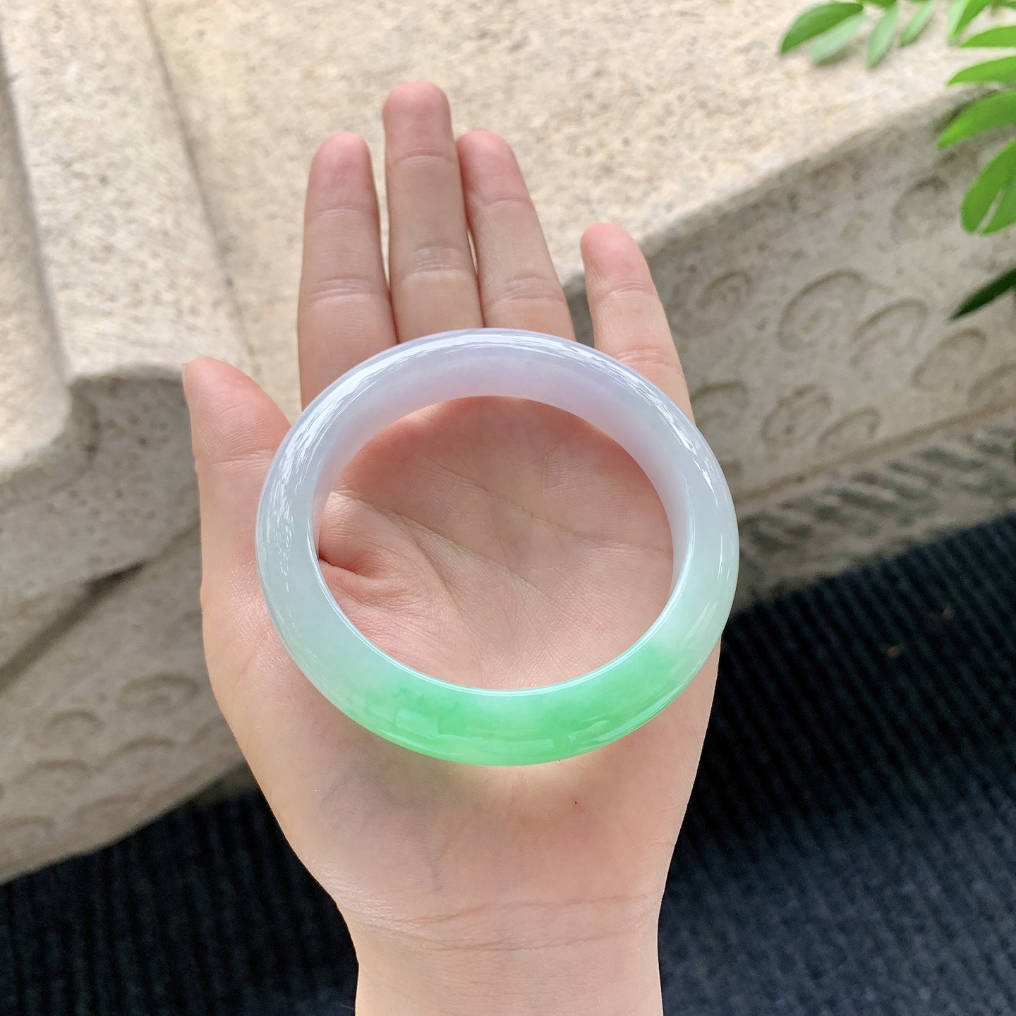 正圈58 59【圈口】58/12.7/9【编码】A3041533【描述】糯冰椿彩，水润，种老，细腻，