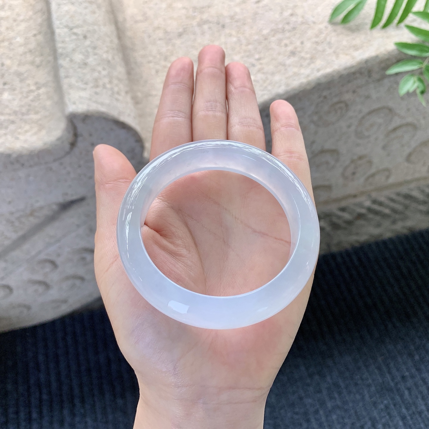 正圈55 56【圈口】56/14/9【编码】HT121411【描述】冰种，清透，水润，种老，细腻，打