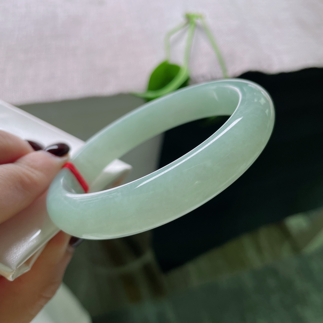 62.9/13.2/8.5绿色正圈，大圈口，水润，温润如玉谦谦君子，贵气，无裂，ss50718a