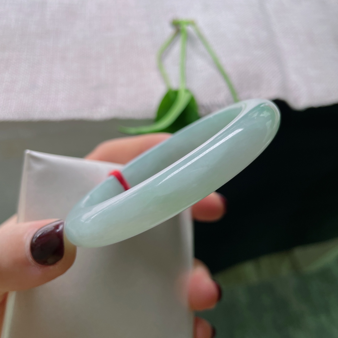 55.8/10.4/8.3，淡绿底正圈，底色如浸水的古宣——洇开满眼生机却不张扬。皮纹，ss48116a