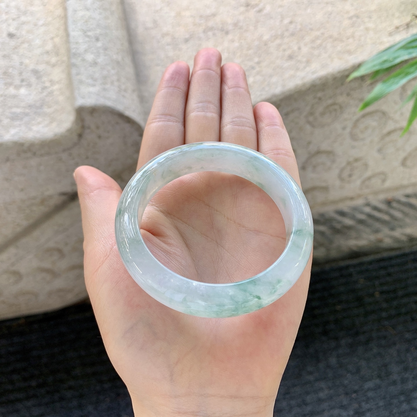 正圈52 53 圈口52.6/12.9/8.3 飘花，清透，水润，种老，细腻，无裂编码A1121553