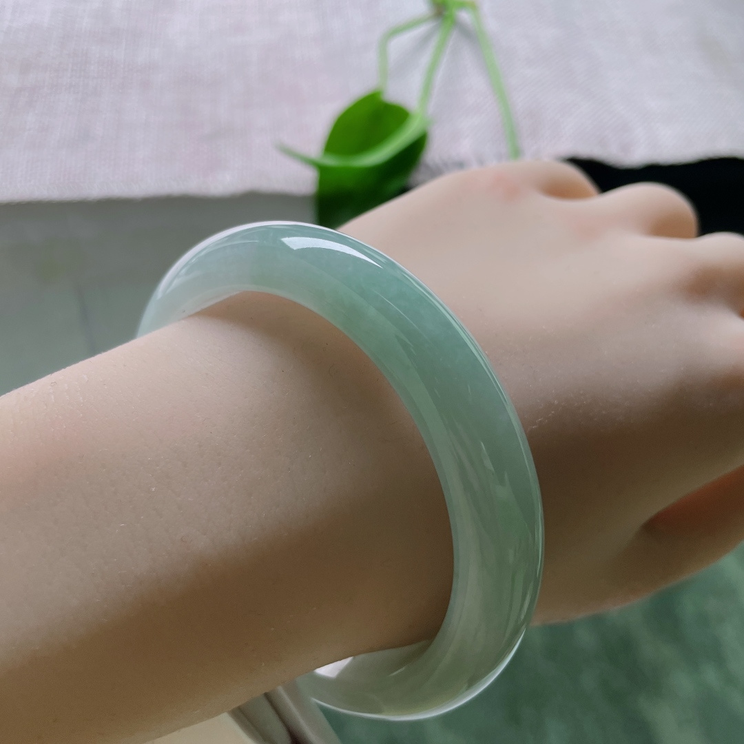 58.1/12.6/8.5浅油绿正圈，双层渐变编织，似水墨在宣纸上自然晕染，无裂，ss47612a