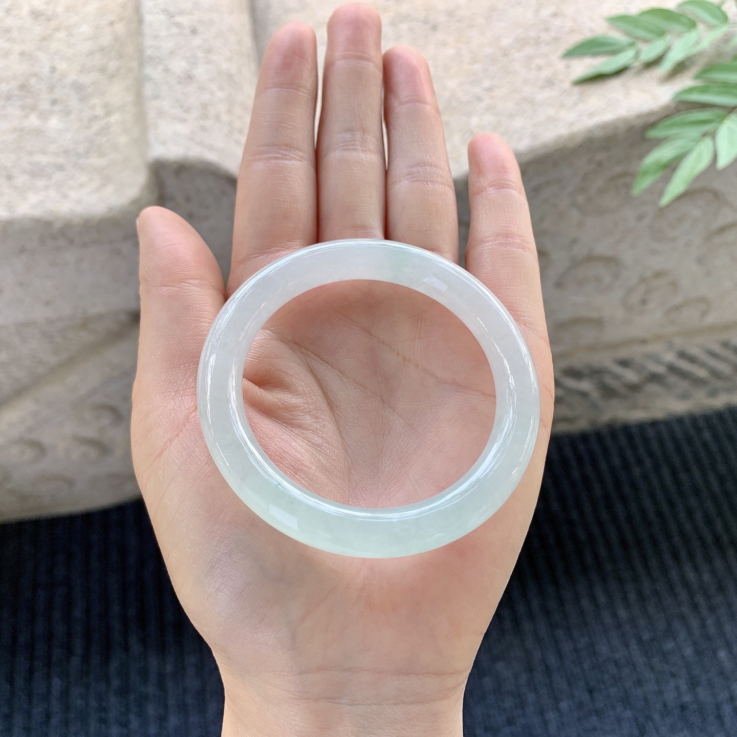 圆条49 50【圈口】50.4/8.5/8.5【编码】GF121302【描述】糯冰底色，水润，种老，