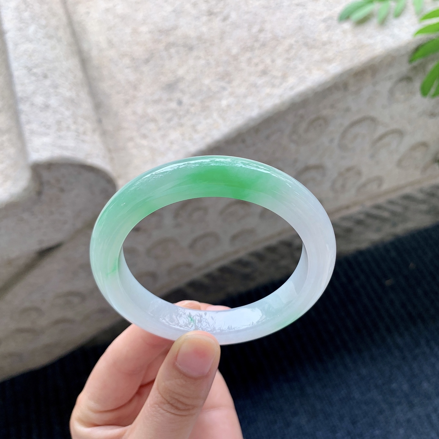 正圈56 57 圈口57/11.5/9.3 编码A3041529 冰糯飘绿，水润，种老，细腻，无裂