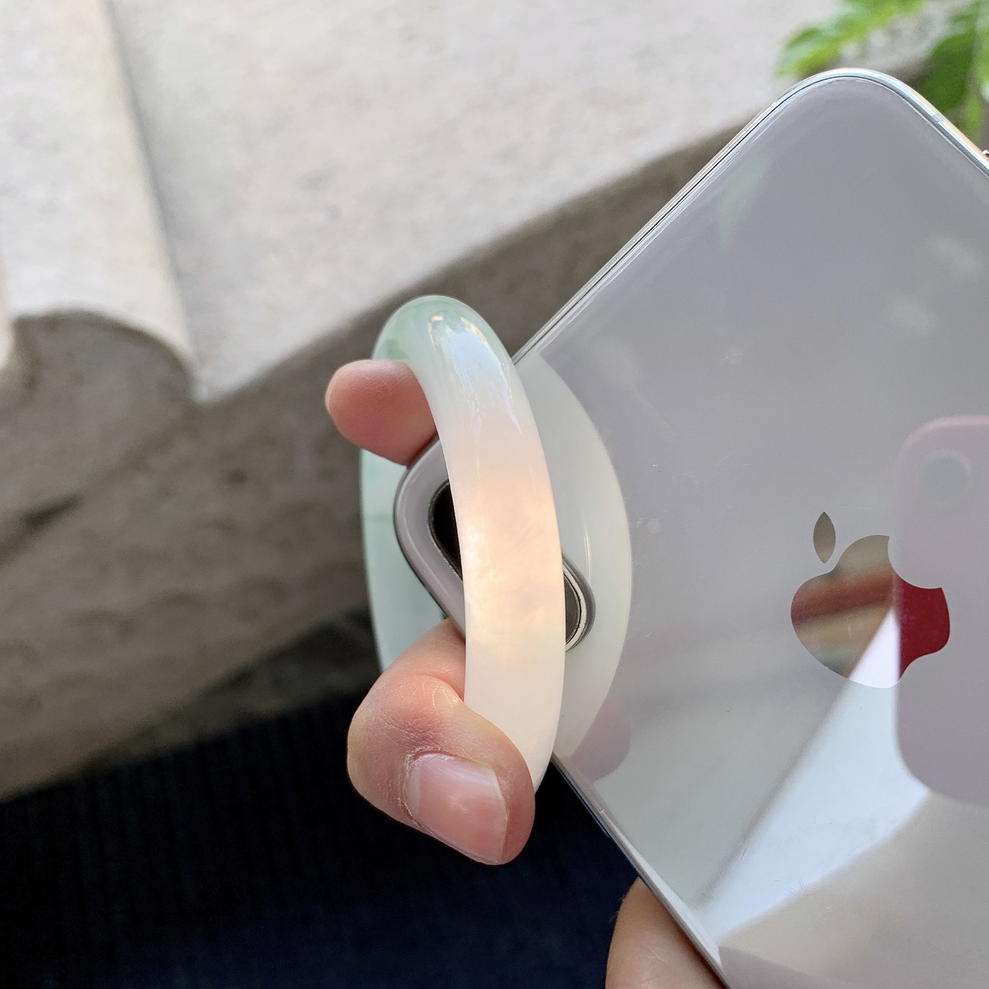 正圈49 50【圈口】50.8/10.2/7.8【编码】GF031721【描述】冰糯飘绿，清透，水润，种老，细腻，打灯有棉线