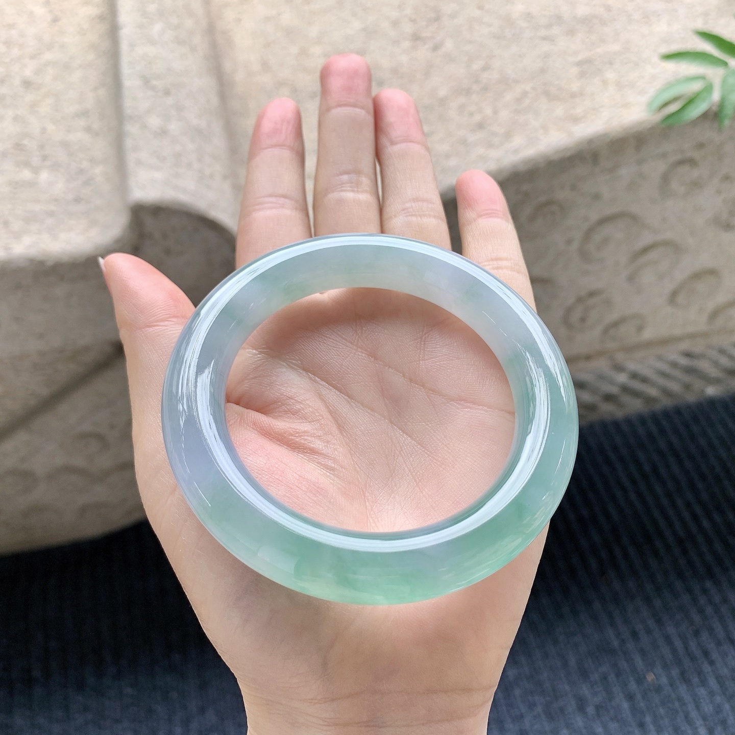 圆条56 57 圈口57.8/12/12 冰糯飘绿，水润，种老，细腻，打灯有絮线BA031101