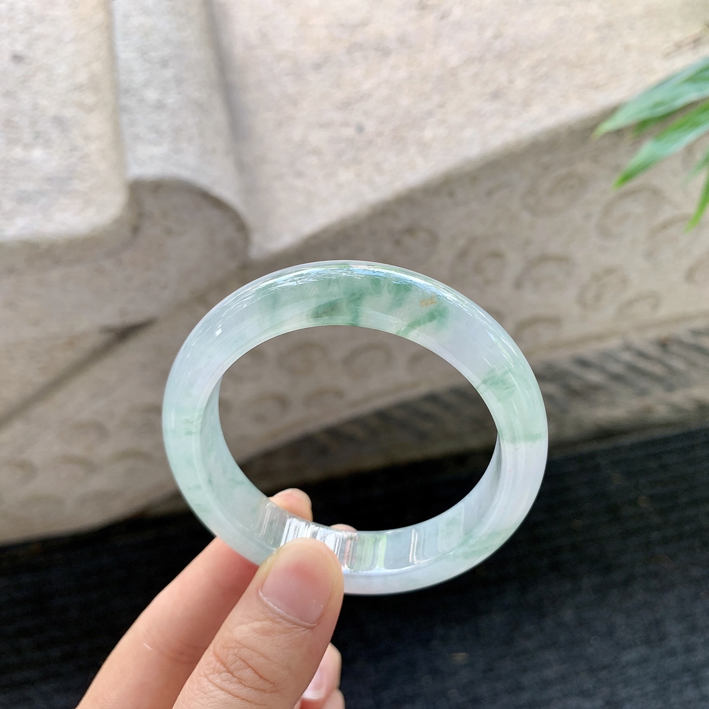 正圈52 53 圈口52.6/12.9/8.3 飘花，清透，水润，种老，细腻，无裂编码A1121553