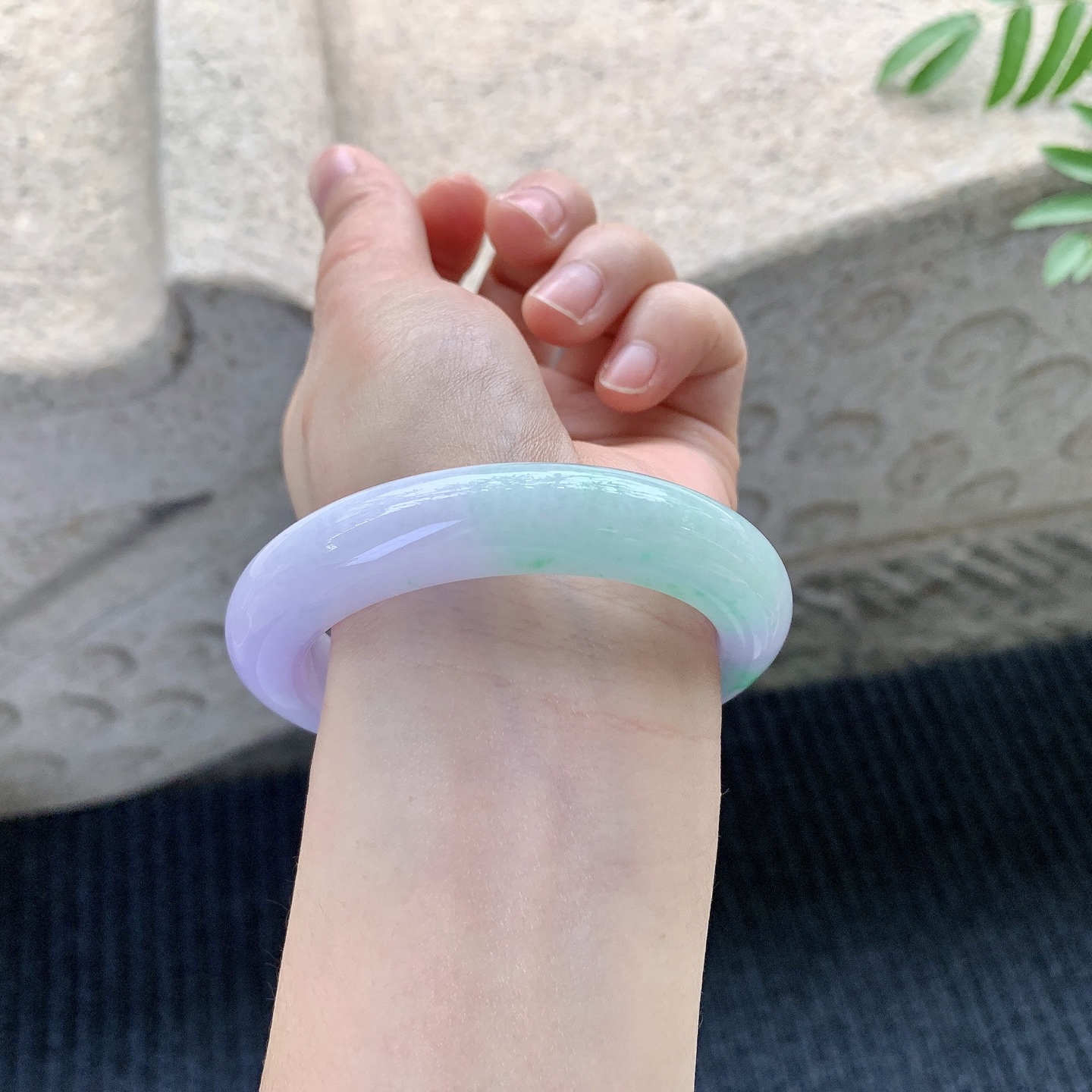 正圈53 54【圈口】54.8/12/10【编码】T3121438【描述】春彩，水润，种老，细腻，无裂纹