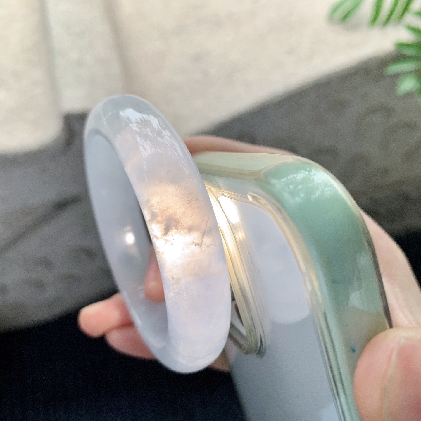 正圈55 56【圈口】56/14/9【编码】HT121411【描述】冰种，清透，水润，种老，细腻，打灯有絮线